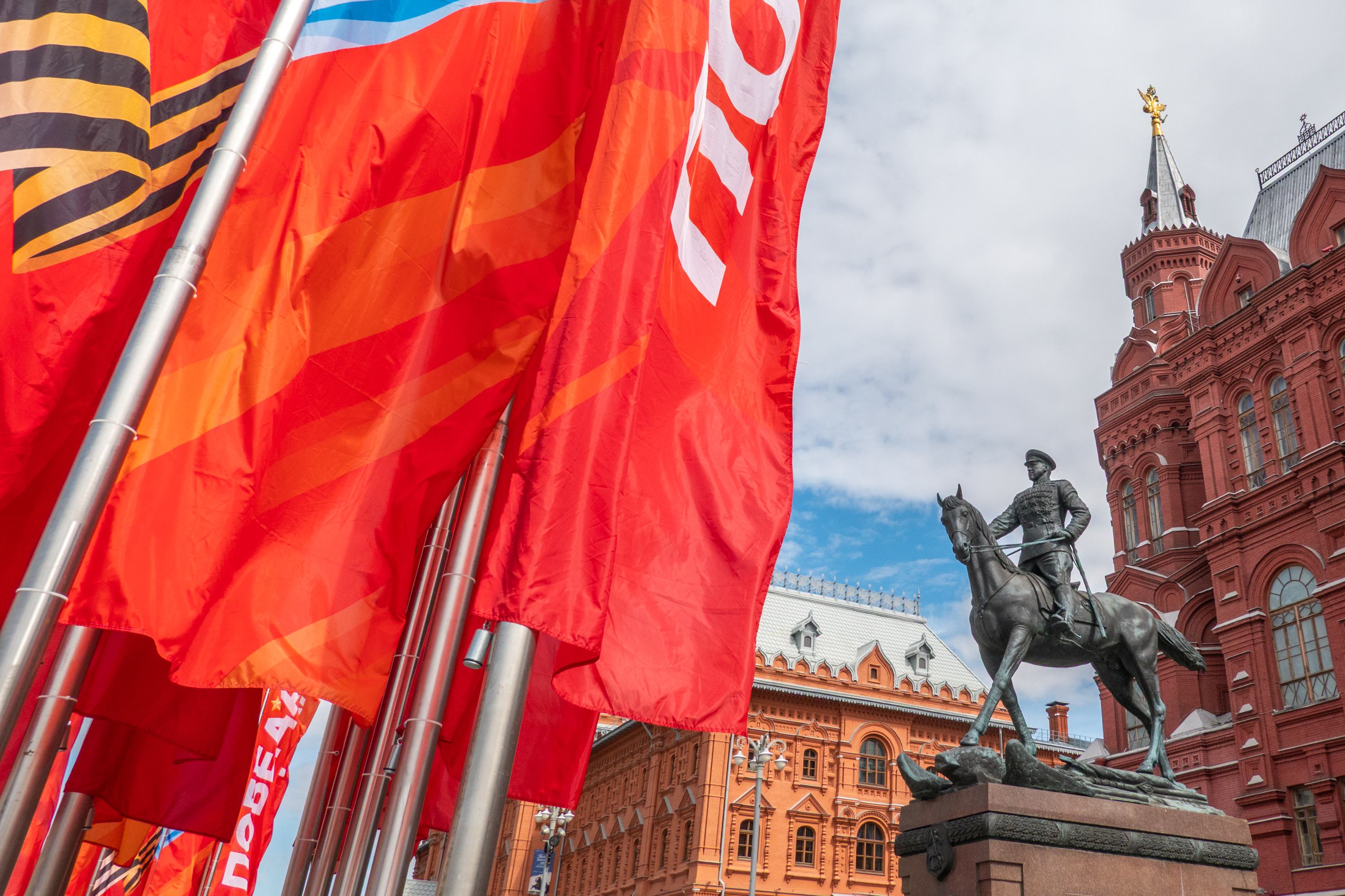 Украшение Москвы к 81-й годовщине Великой Победы
