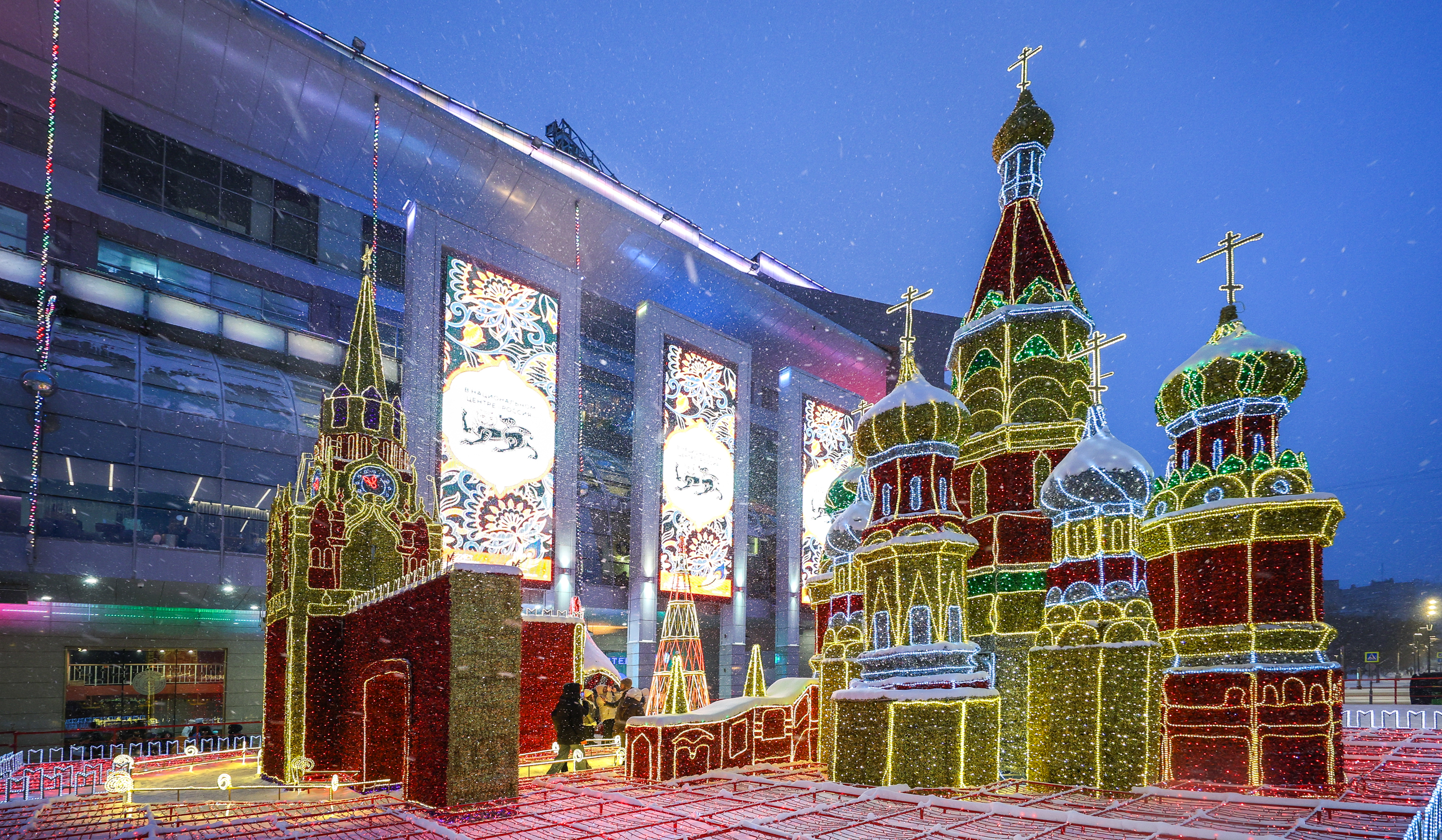 Новогоднее оформление Киевского вокзала