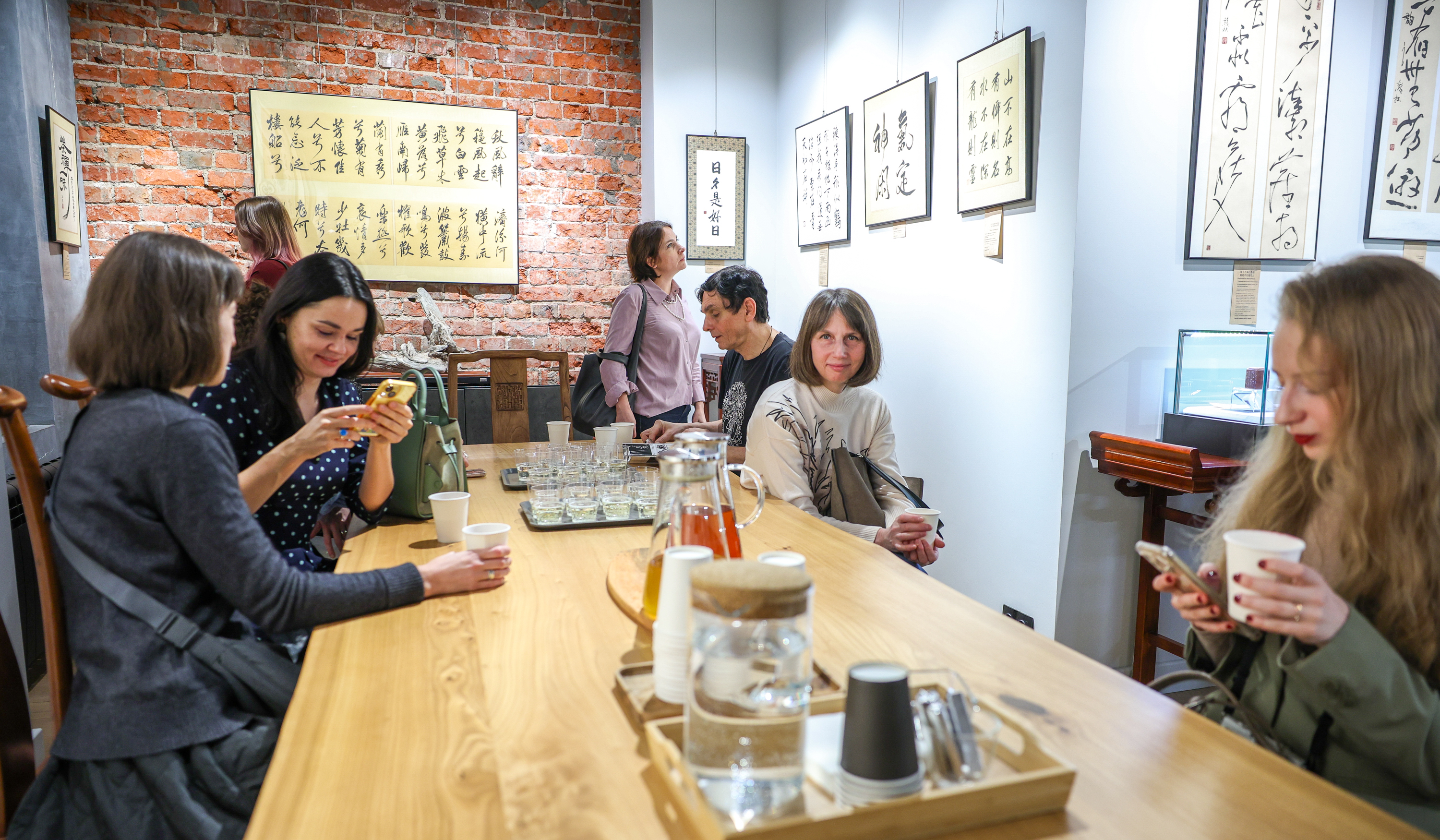 Выставка китайской каллиграфии «Беседы о пустоте. Пустые беседы» в Первой московской галерее восточной живописи