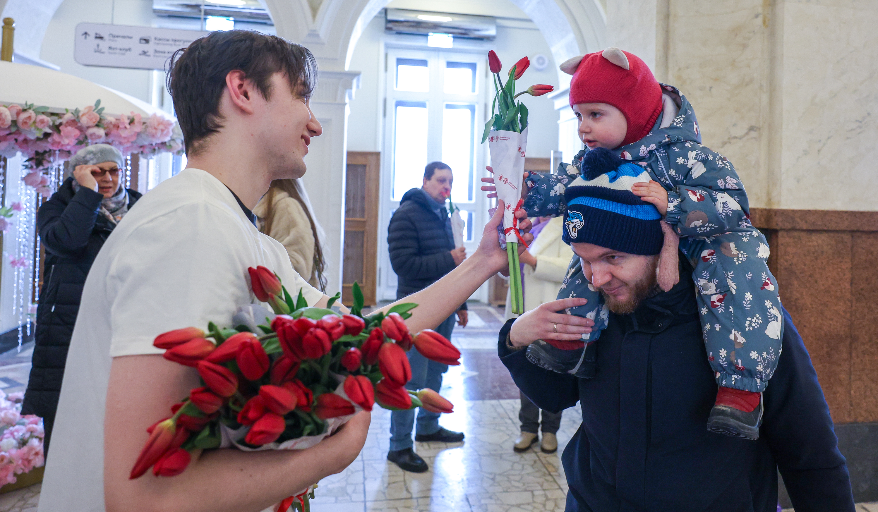 Празднование 8 Марта на Северном речном вокзале