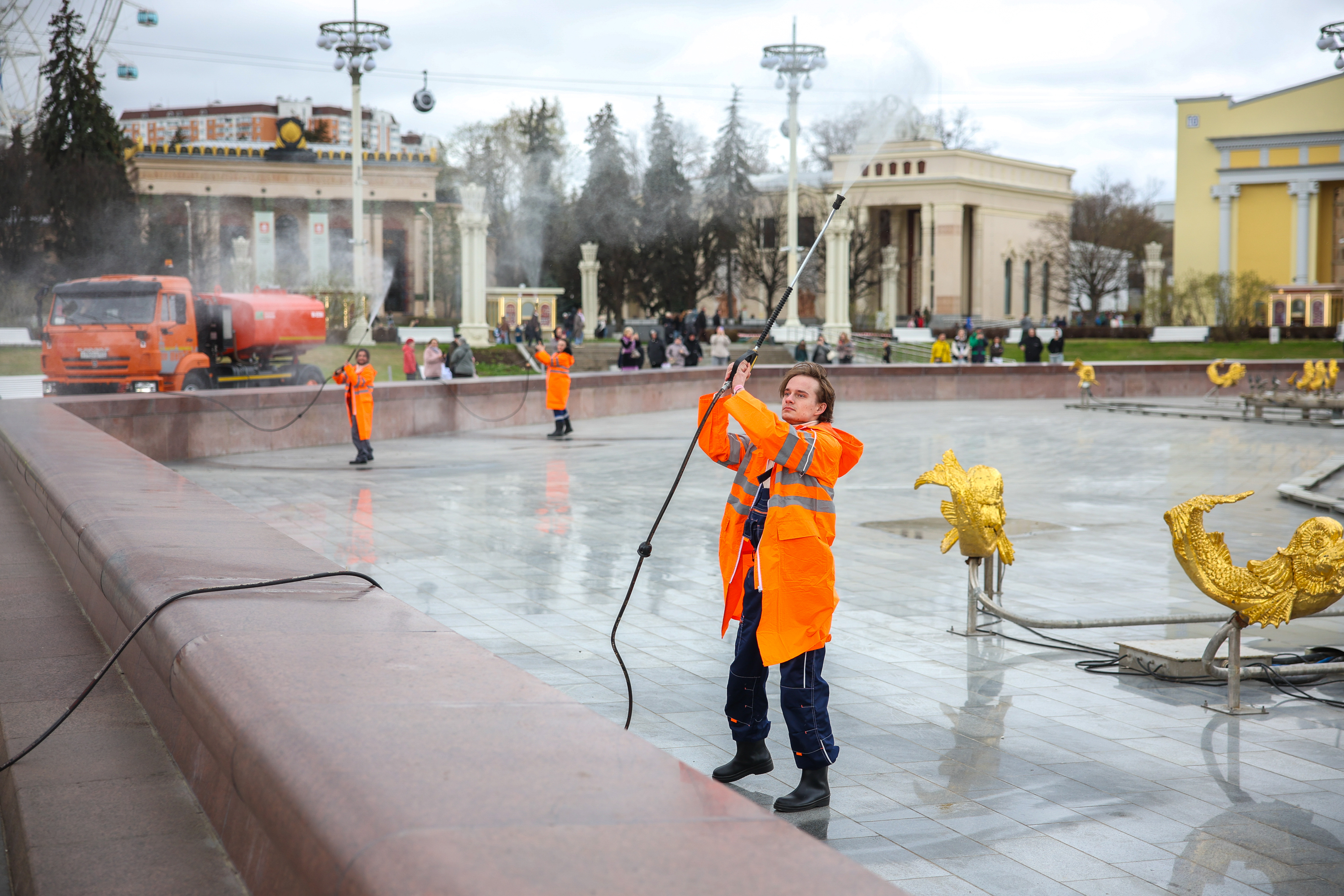 Открытие весенне-летнего сезона и летнего сезона в тематическом парке аттракционов «Орион» на ВДНХ