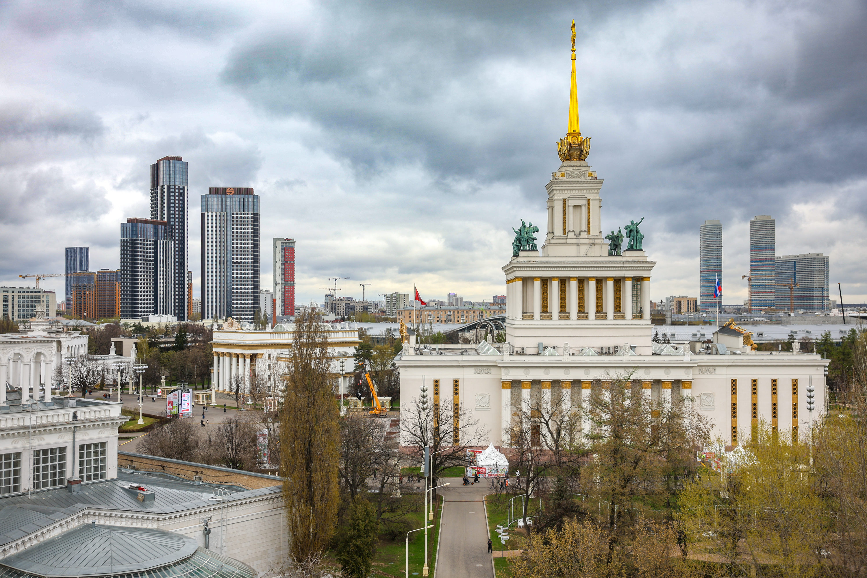 Открытие весенне-летнего сезона и летнего сезона в тематическом парке аттракционов «Орион» на ВДНХ