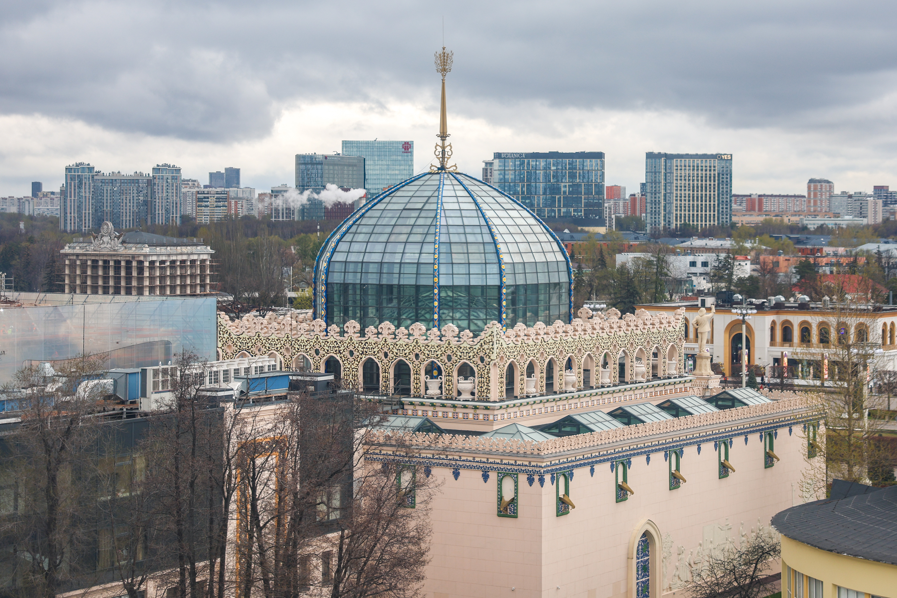 Открытие весенне-летнего сезона и летнего сезона в тематическом парке аттракционов «Орион» на ВДНХ