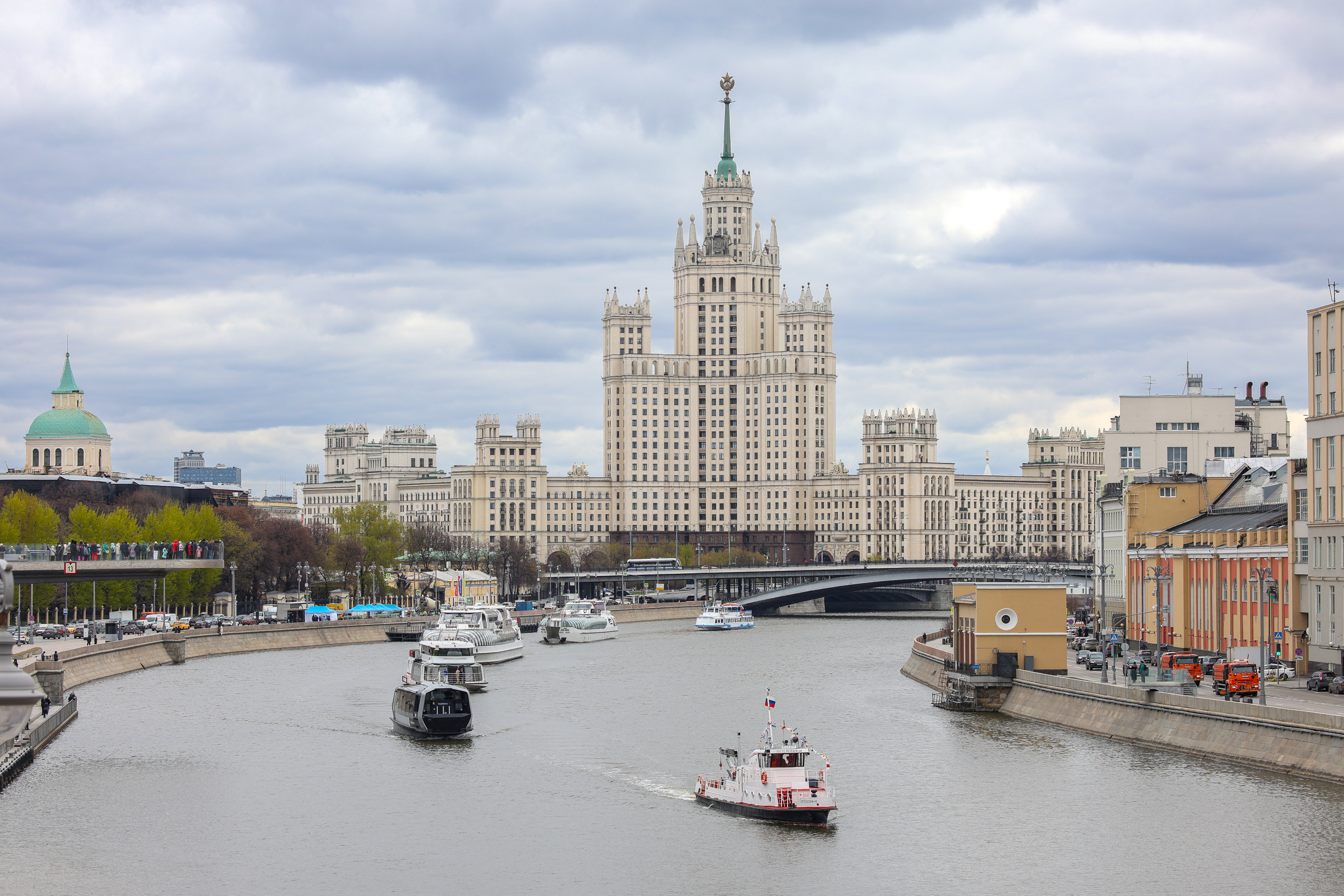 Парад судов по Москве-реке