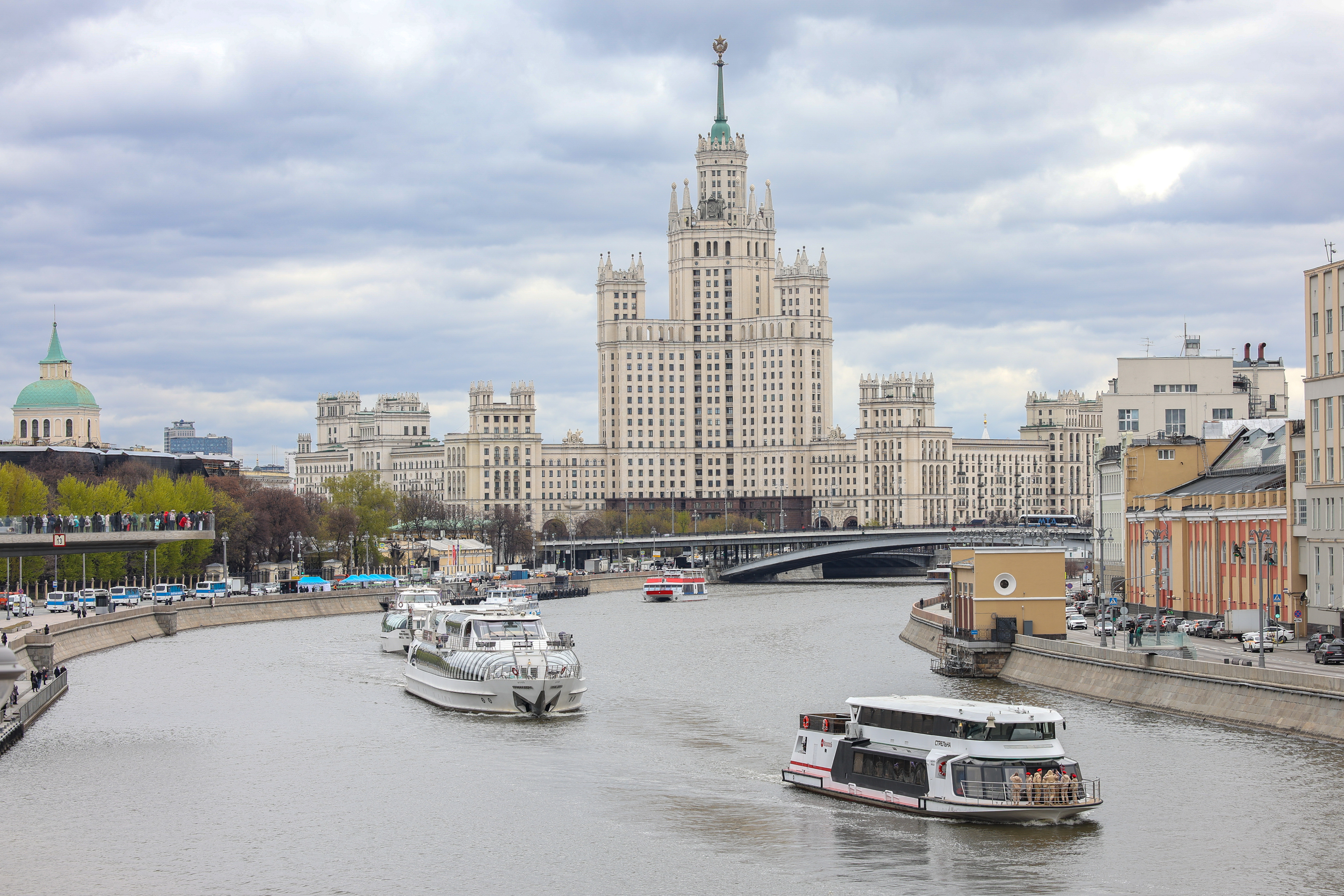 Парад судов по Москве-реке