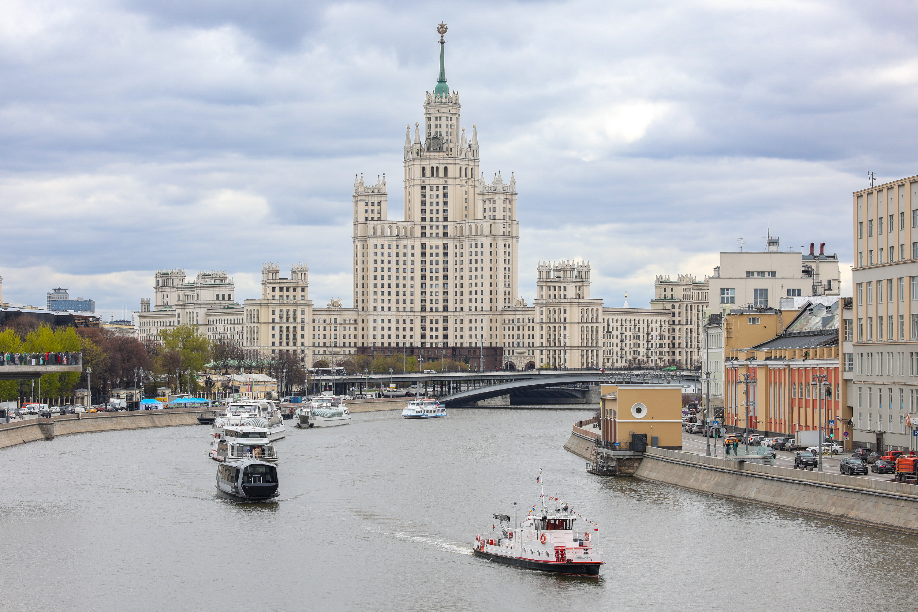 Парад судов по Москве-реке