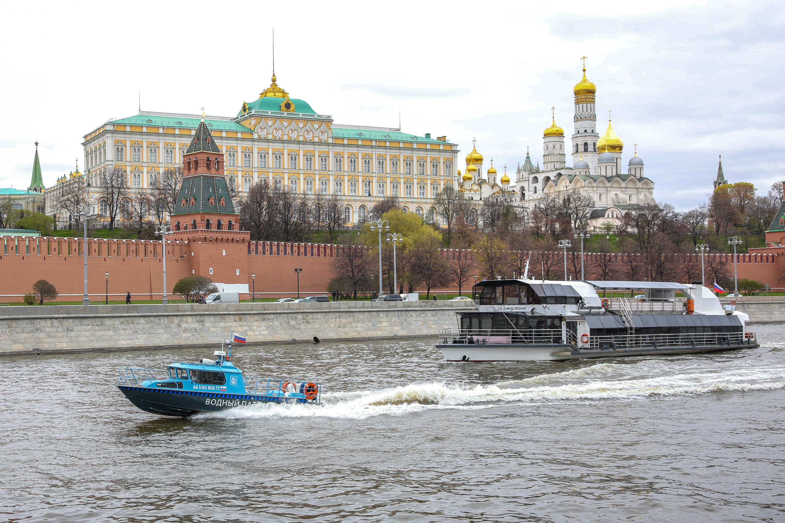 Парад судов по Москве-реке
