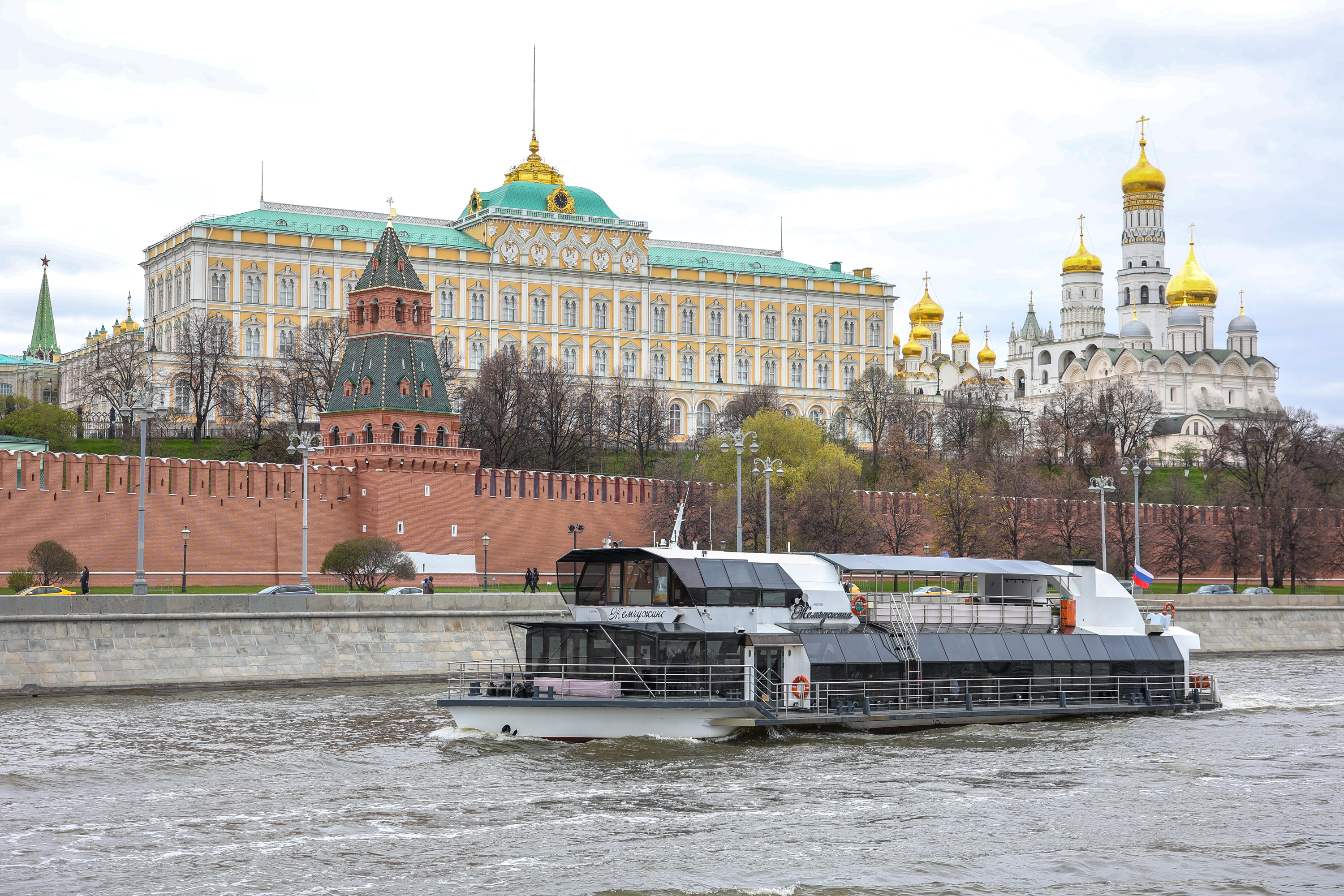 Парад судов по Москве-реке