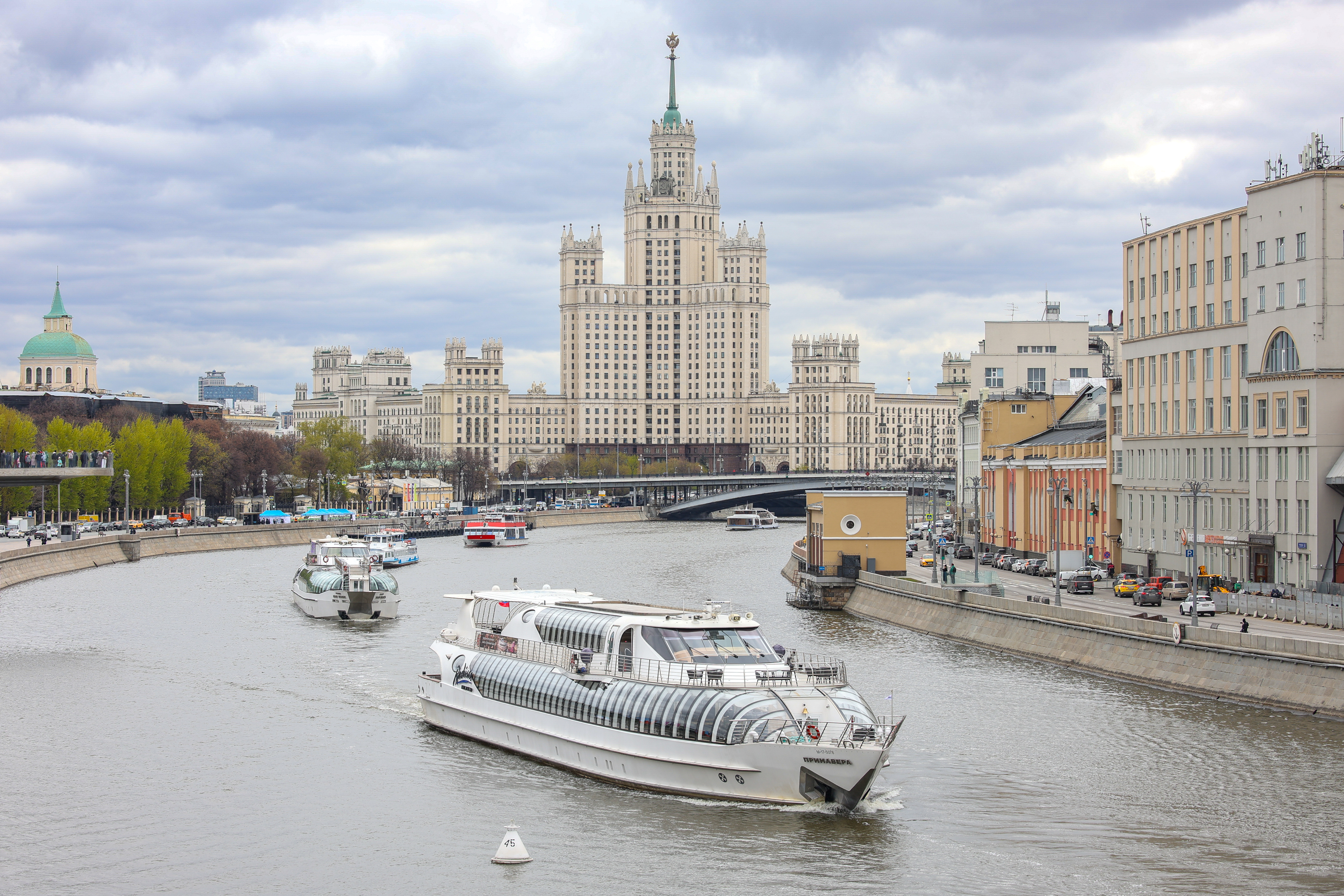 Парад судов по Москве-реке