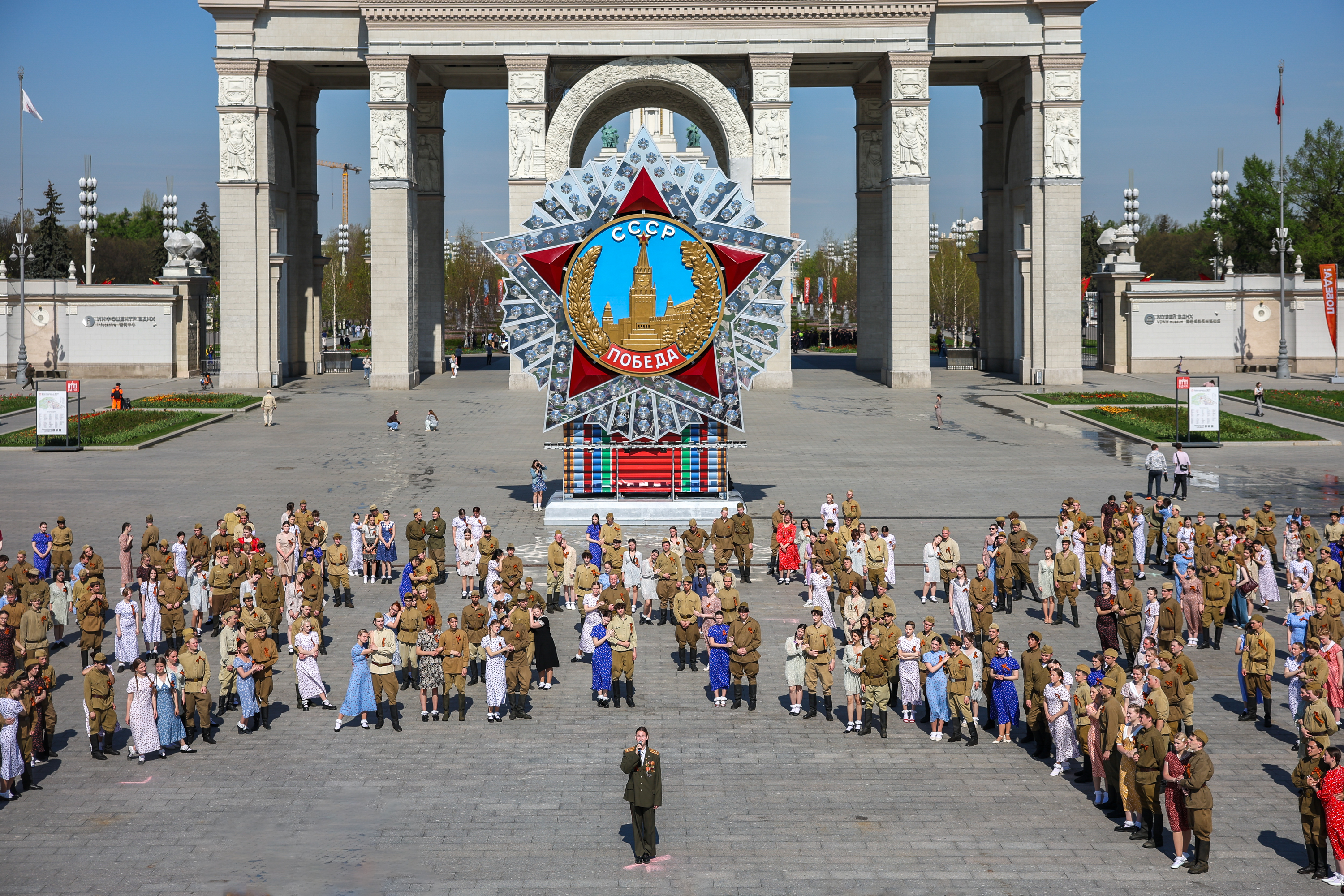 Акция «Вальс Победы» на ВДНХ