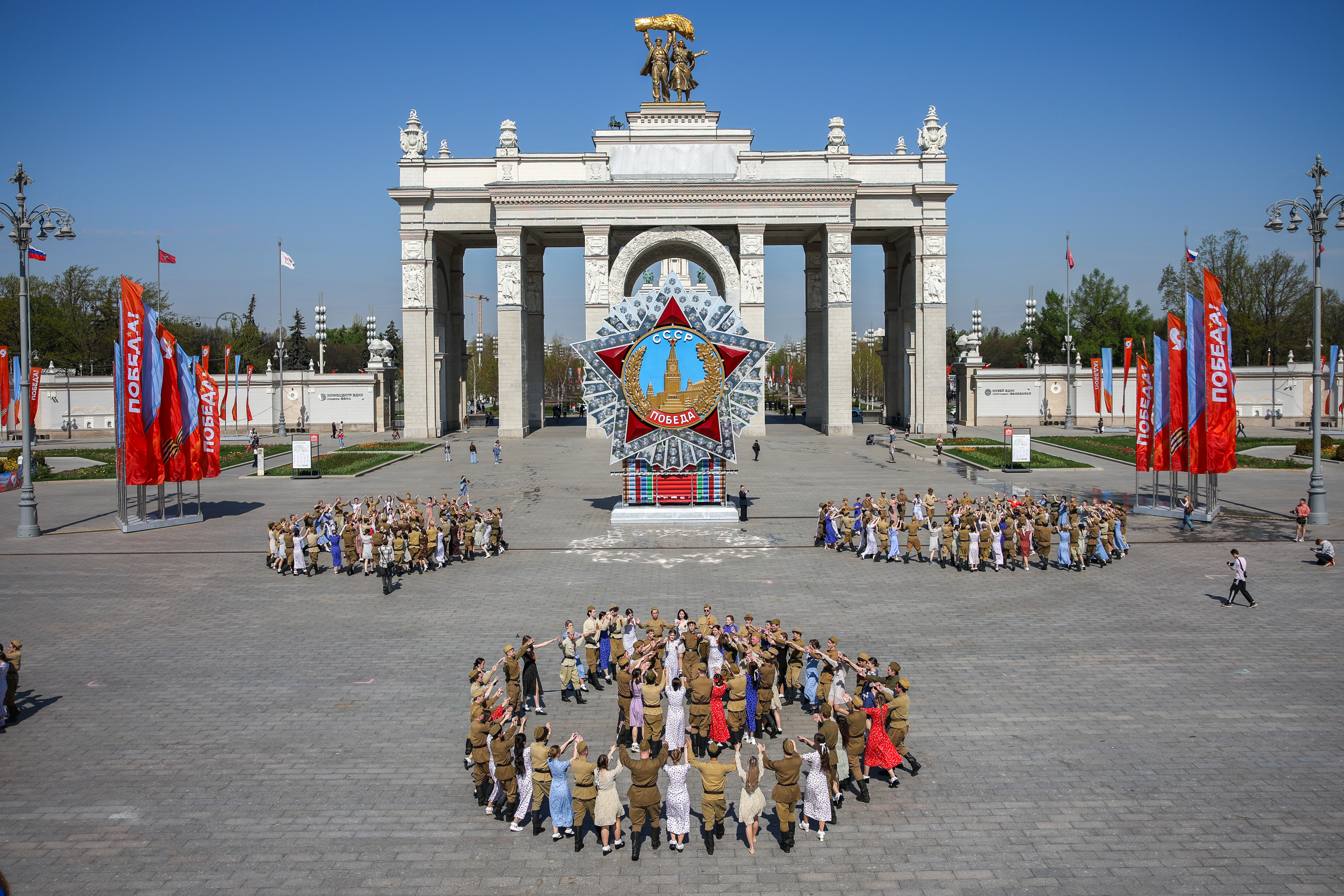 Акция «Вальс Победы» на ВДНХ