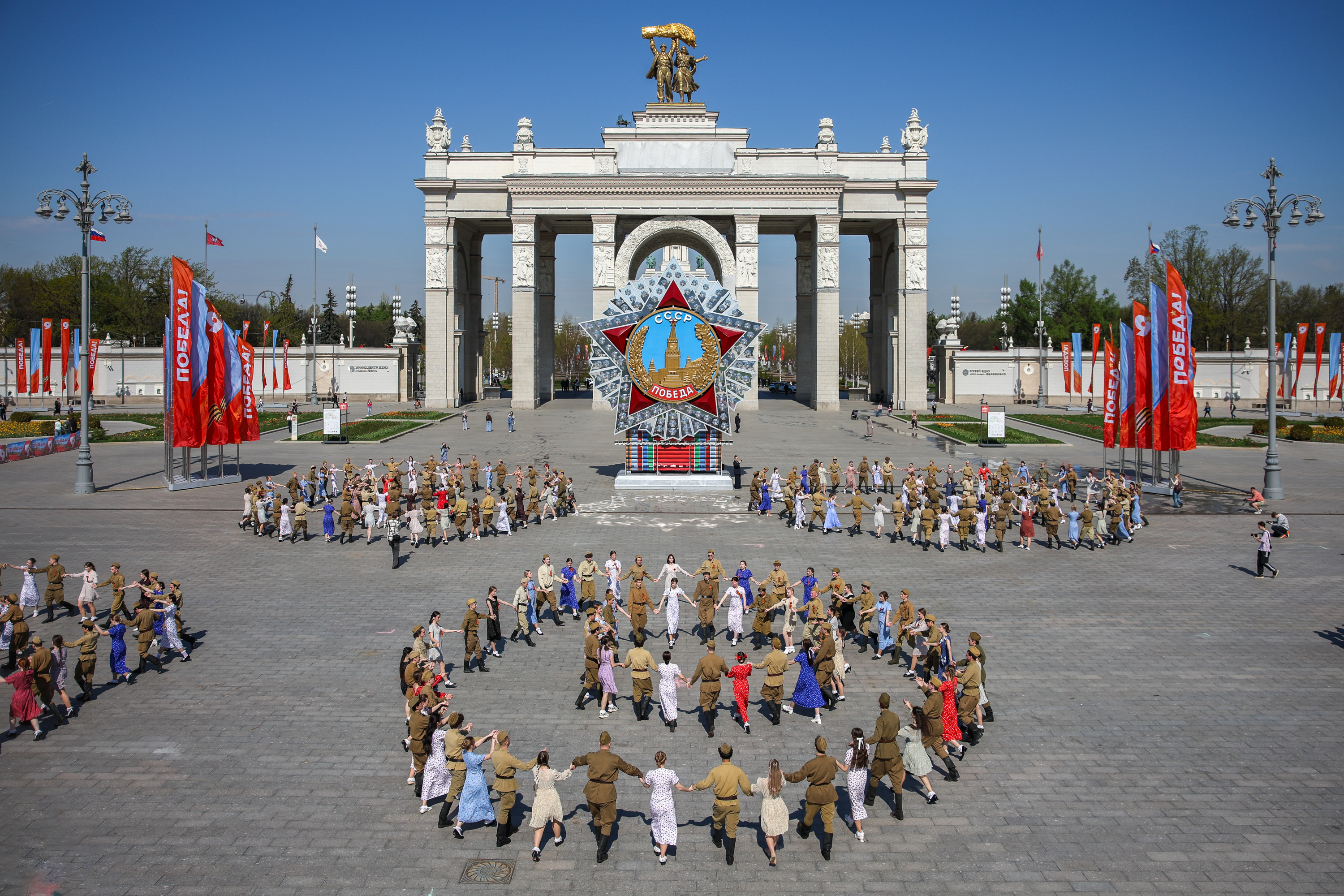 Акция «Вальс Победы» на ВДНХ