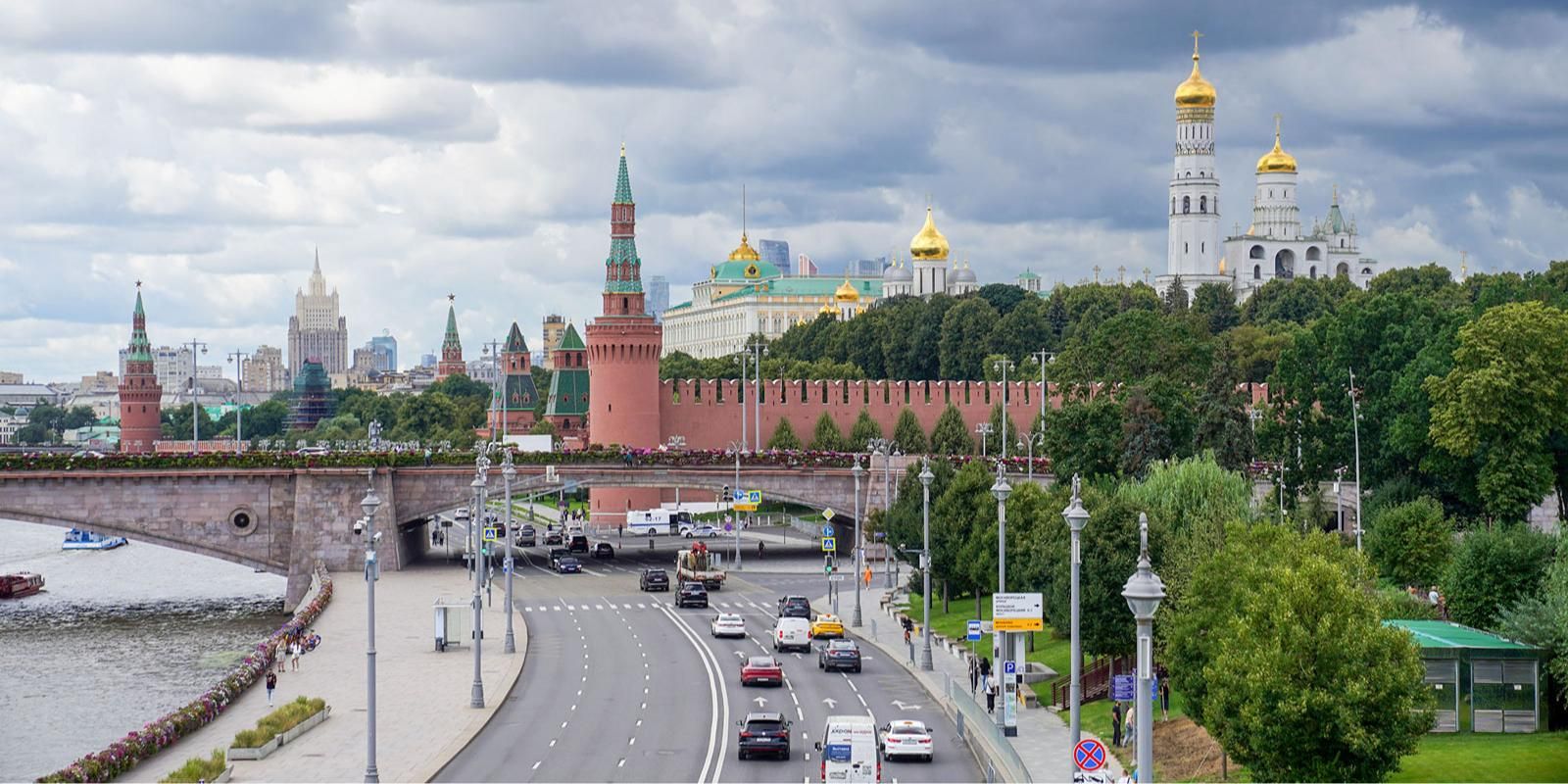 Ремонт дорожного покрытия стартовал на Москворецкой набережной