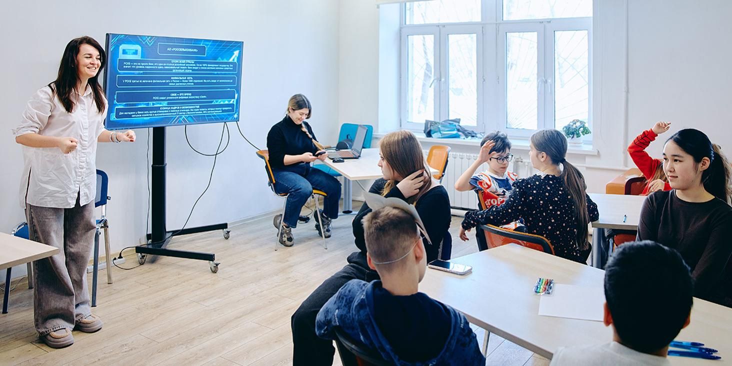 Школьникам помогают выбрать профессию и подготовиться к экзаменам в коворкинг-центрах НКО