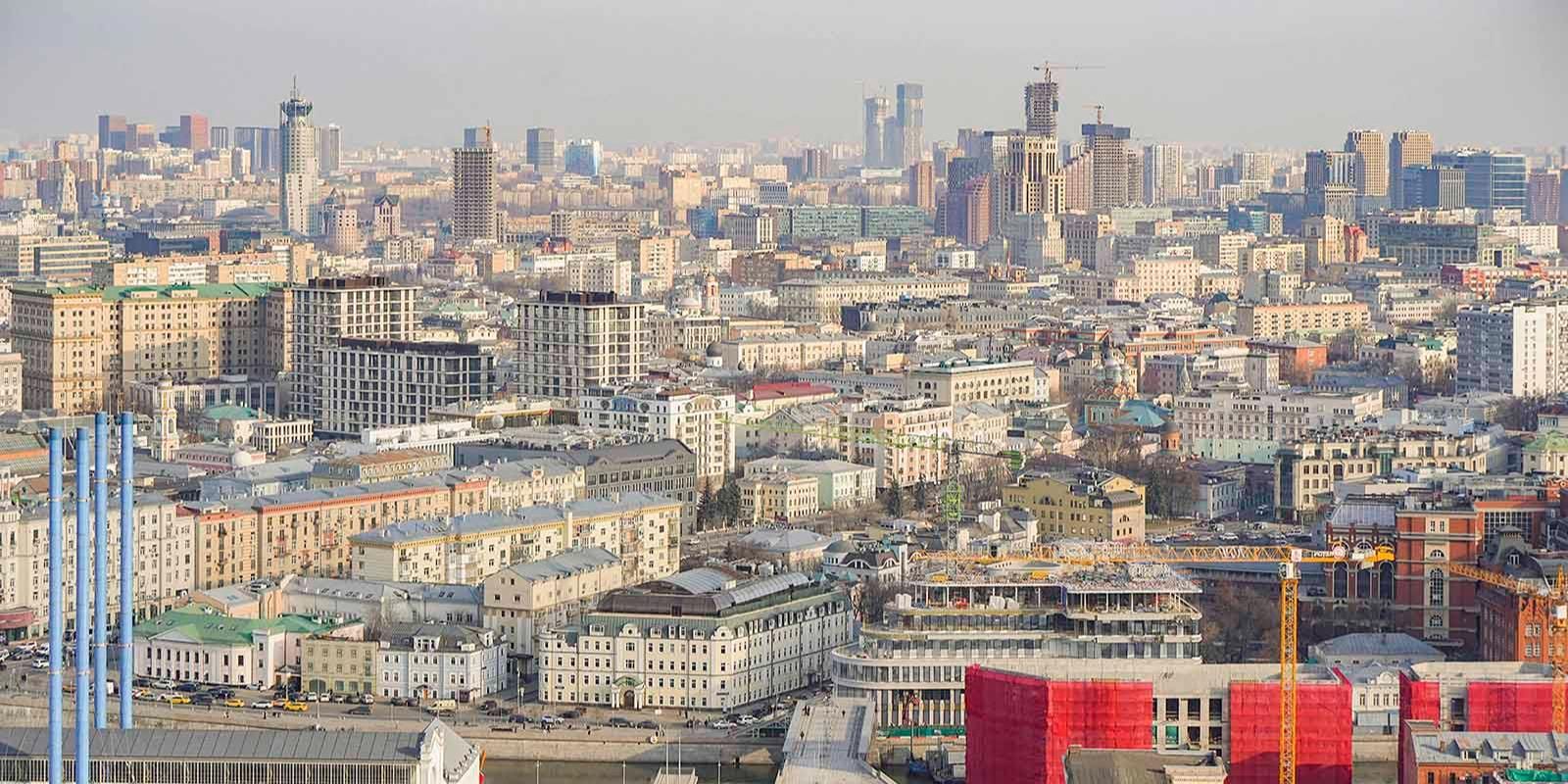 Собянин: Около 1,7 млн человек работают в сфере торговли и услуг в Москве