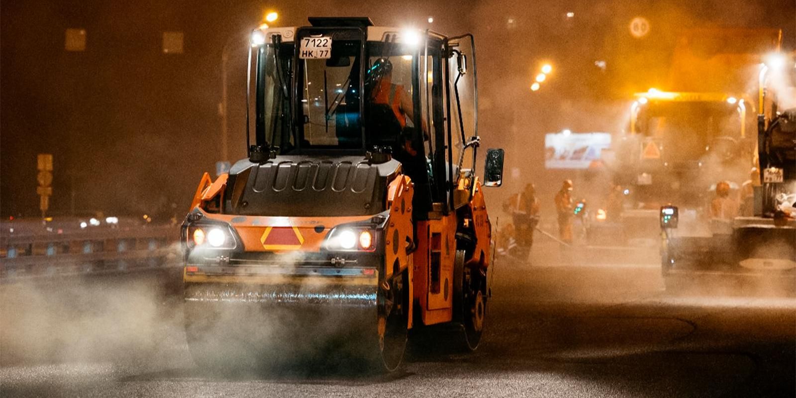 Дорожное покрытие обновляют на участке Боровского шоссе в районе Внуково
