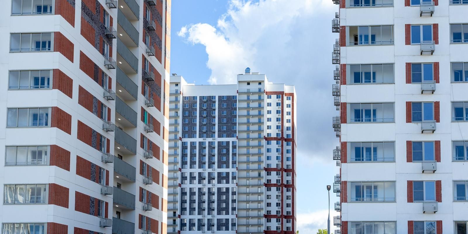 Более 1 тыс. семей переехали на севере Москвы с начала года по реновации