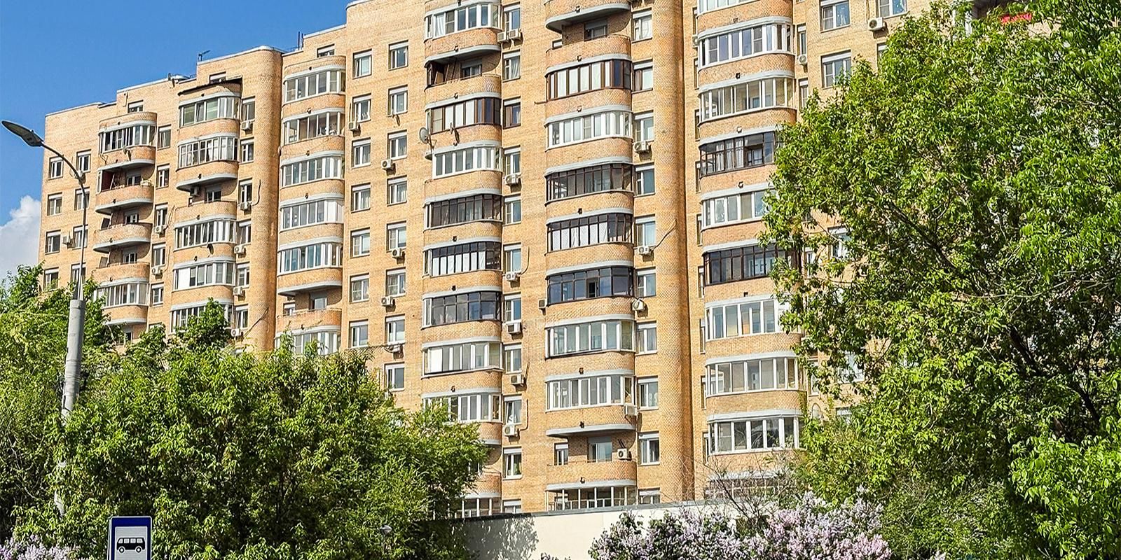 Капитальный ремонт провели в трех столичных домах, где жили выдающиеся летчики