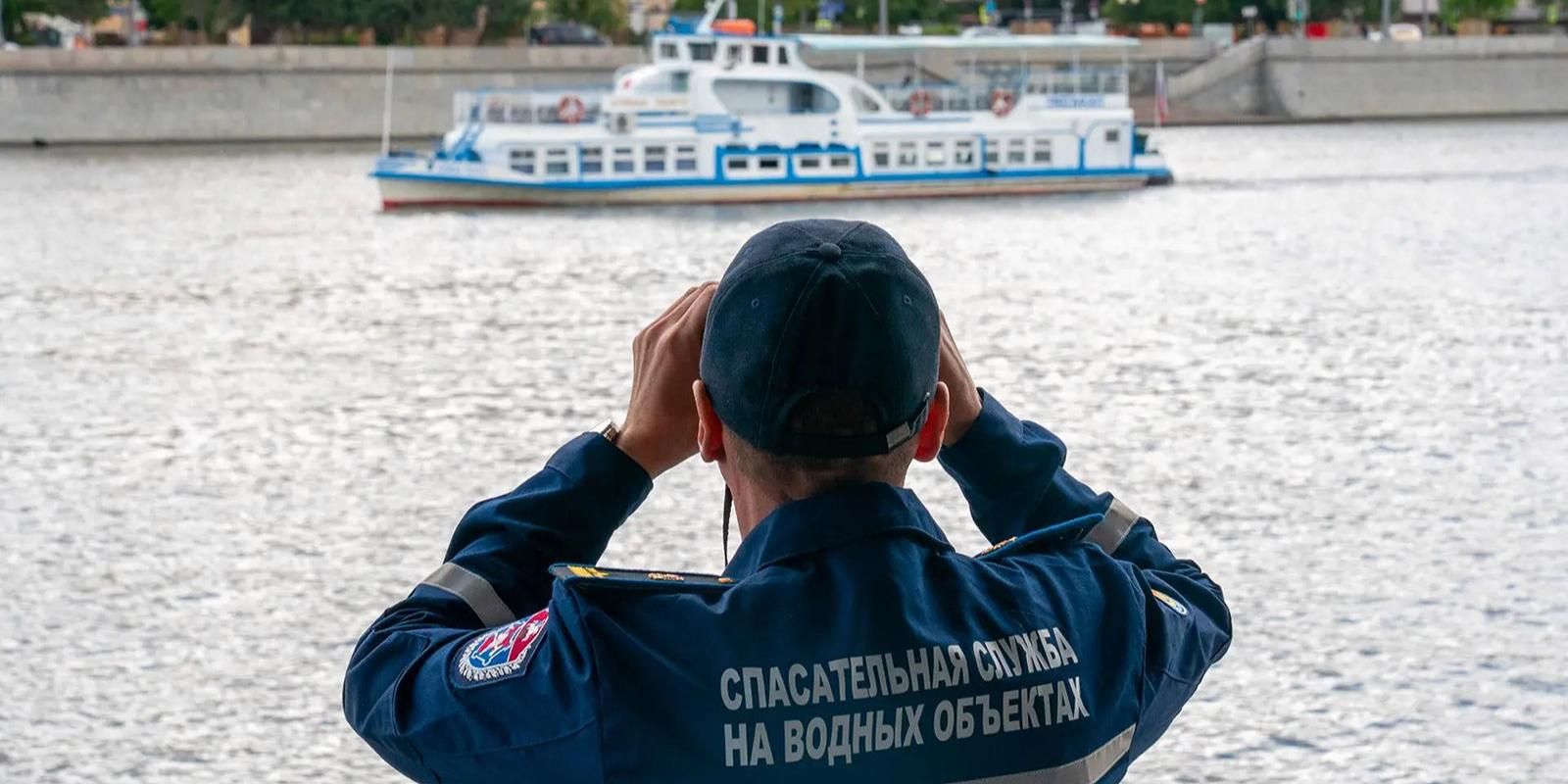 Спасатели усиленно патрулируют акваторию столичных рек и водоемов