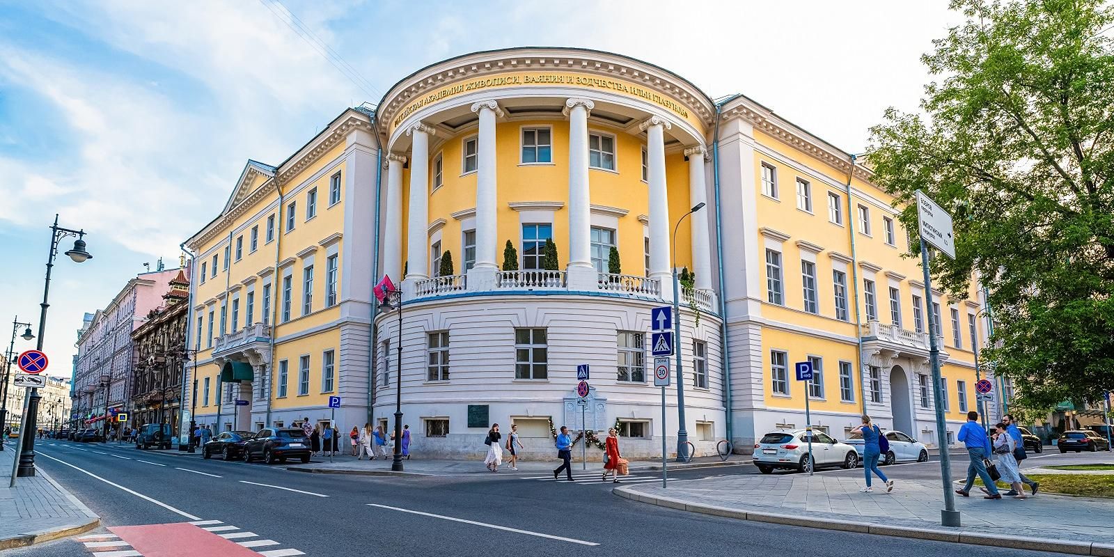 Собянин: В столице реставрируют более 300 памятников московской старины