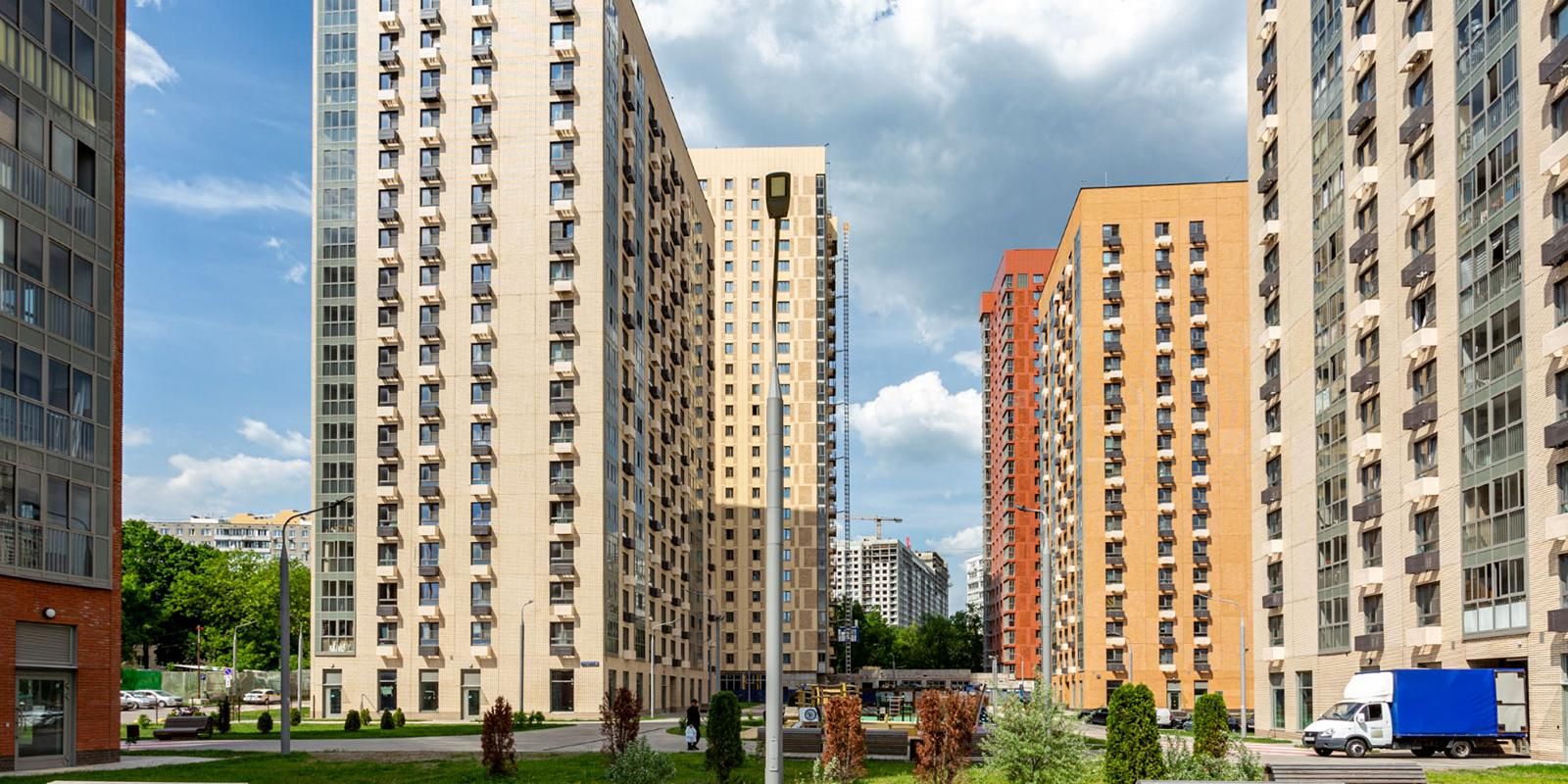 Жителей более 140 домов расселили на западе столицы по программе реновации