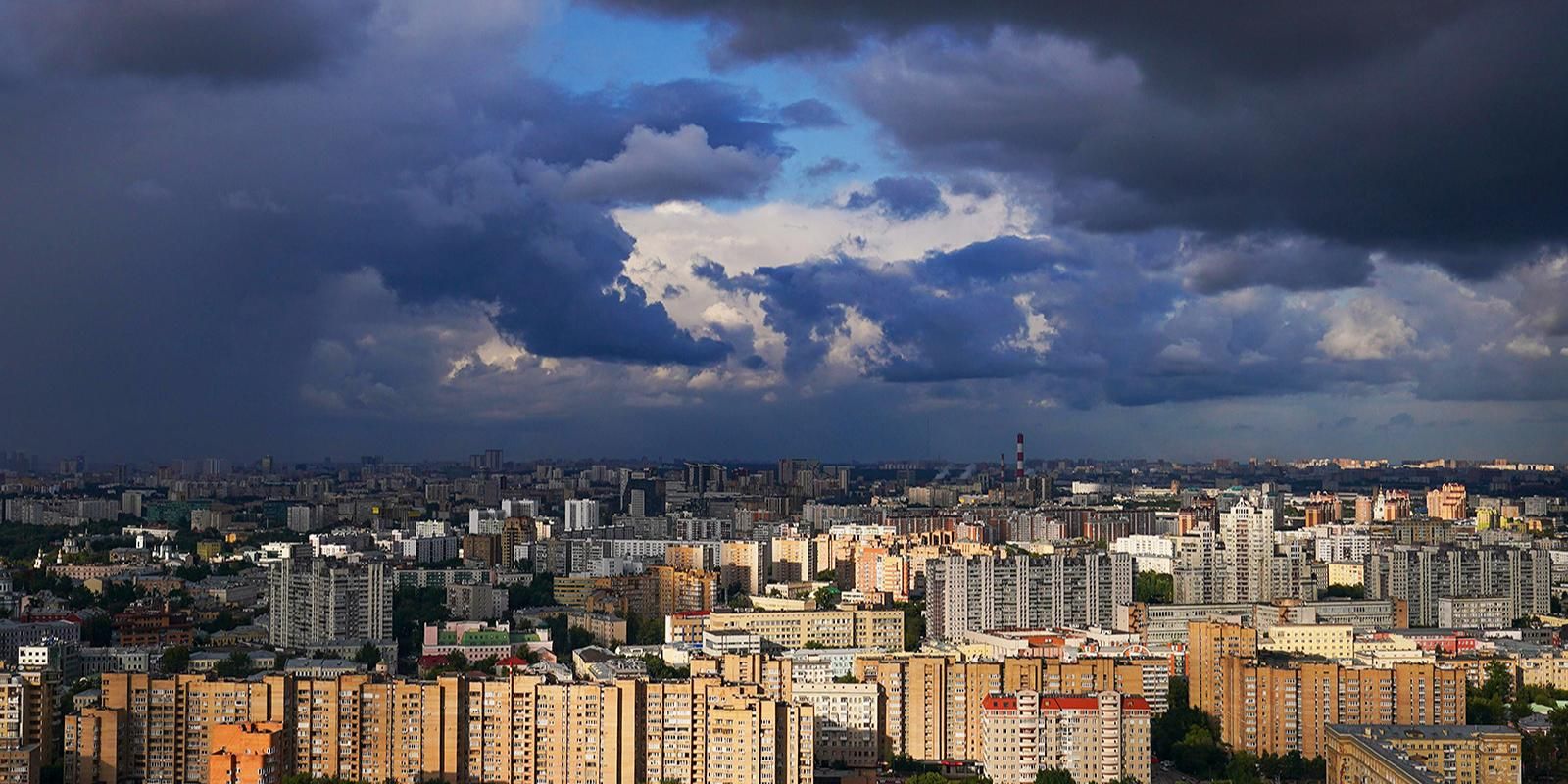 «Желтый» уровень опасности из-за ветра объявлен в Москве до вечера