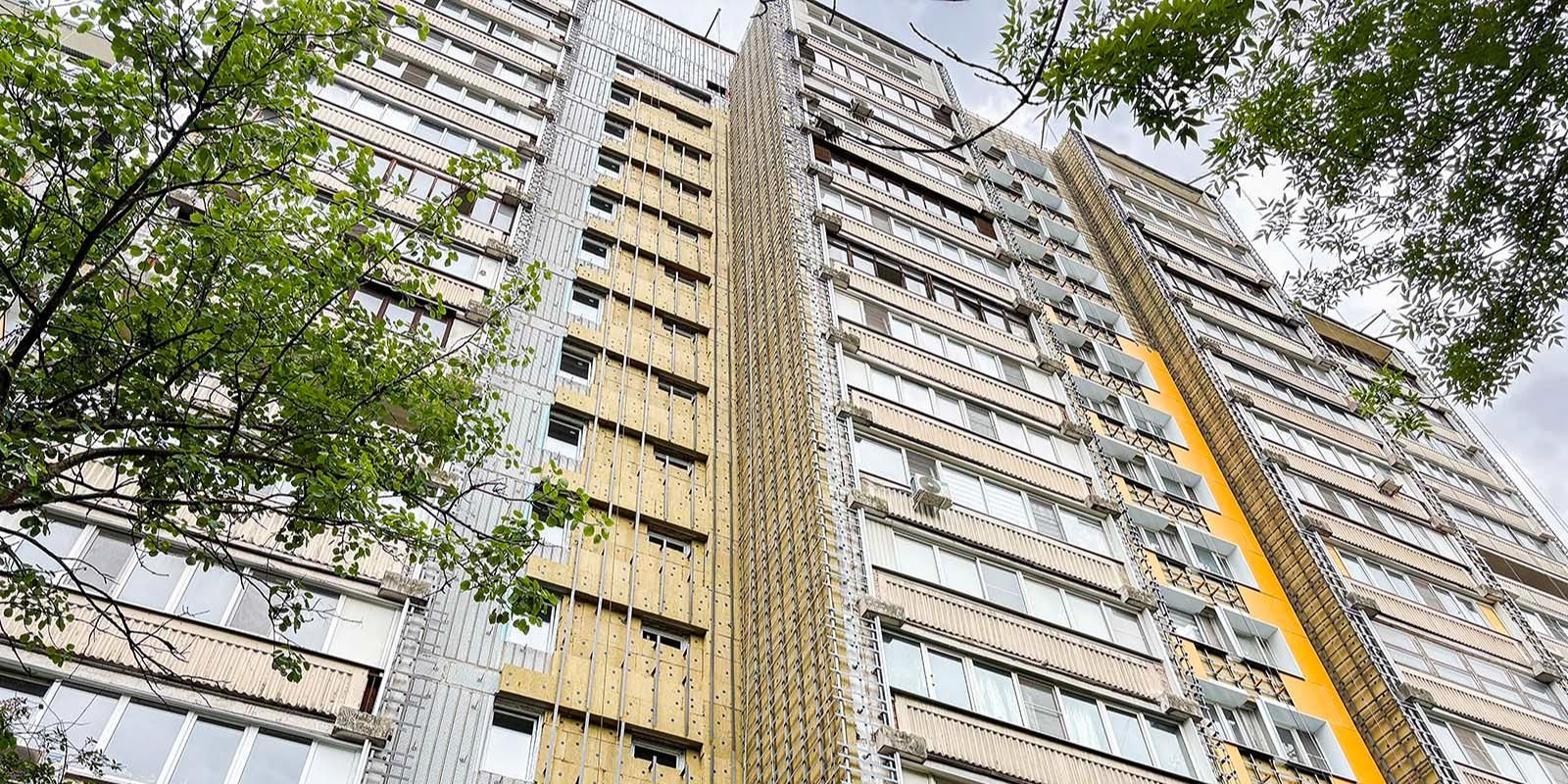 Семь жилых домов обновляют на улице Генерала Белова