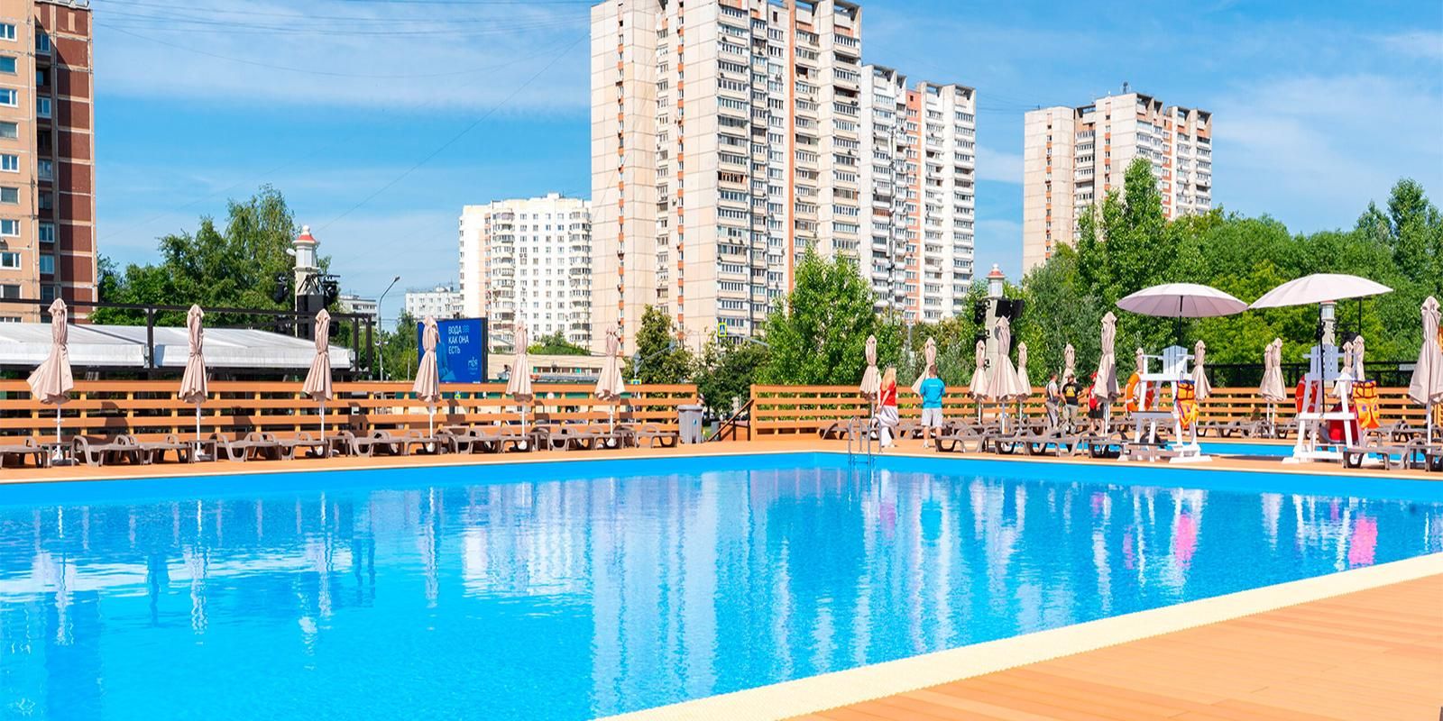 Бассейн под открытым небом заработал в парке «Северное Тушино»