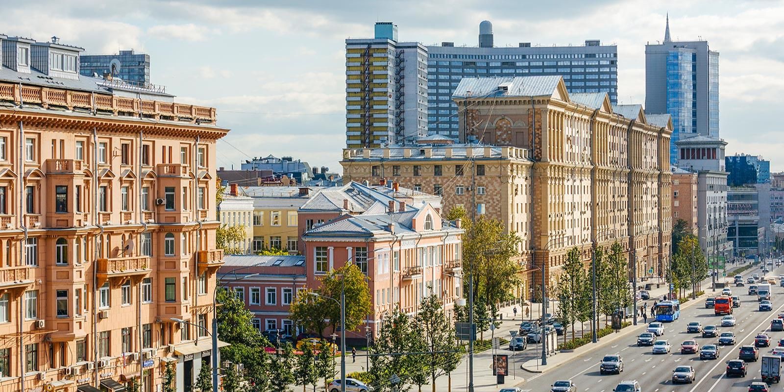 2 июля — Торжественное открытие фотовыставки «Городская эволюция. 35 лет развития»