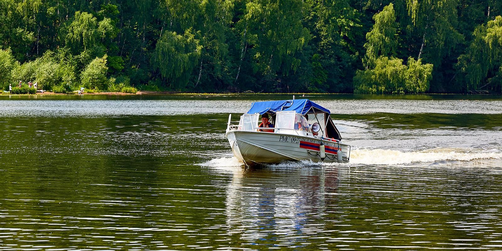 Спасатели усилили патрулирование Москвы-реки и городских водоемов из-за жары