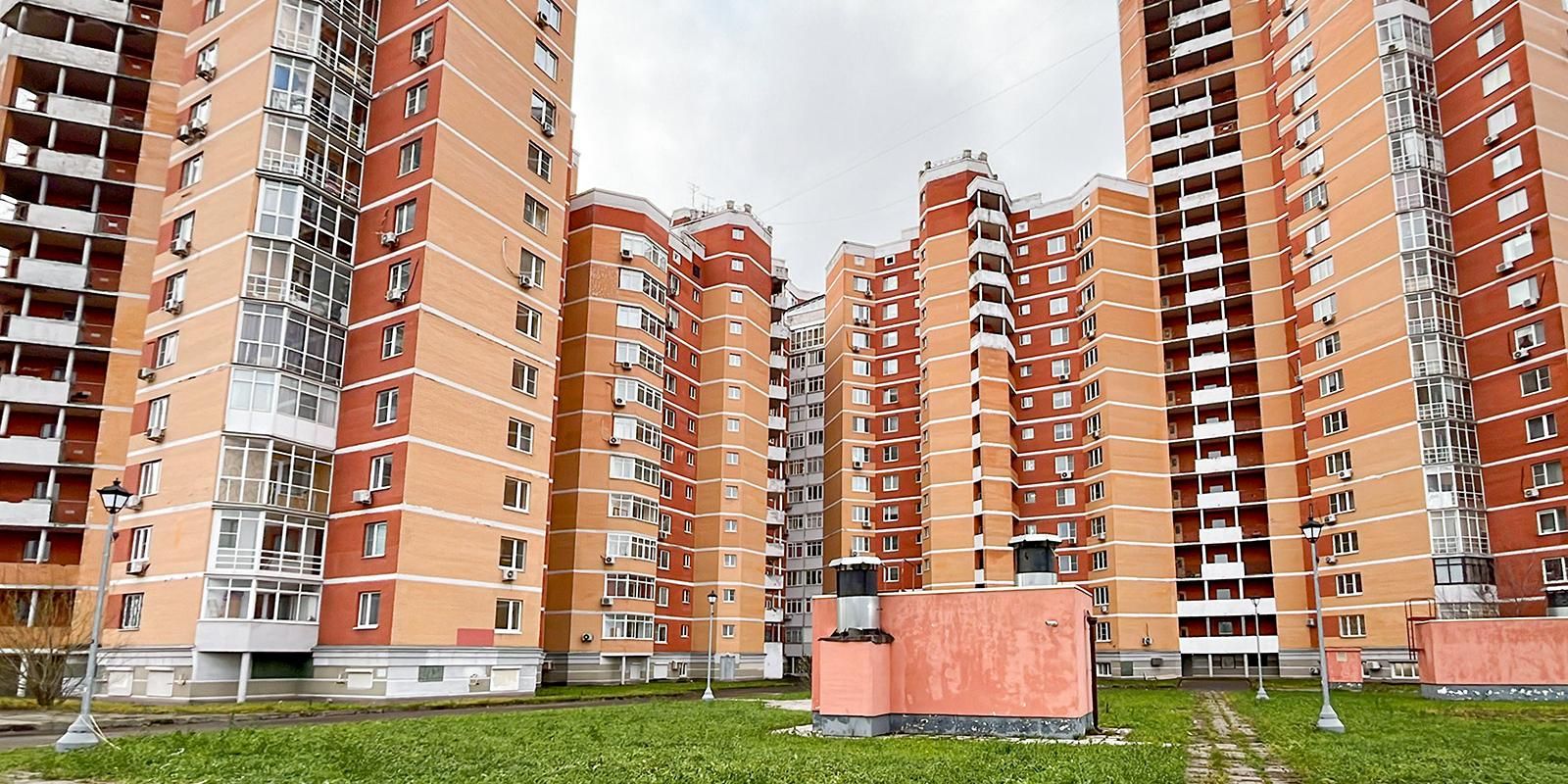 Свыше 140 машино-мест можно приобрести в районе Куркино на городских торгах