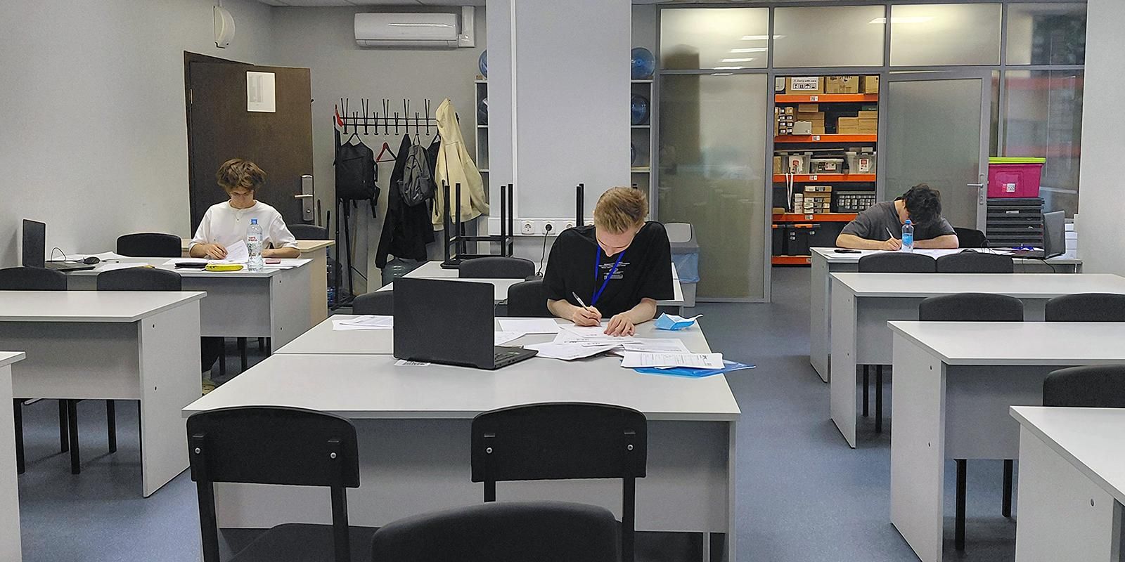 Город передал в оперативное управление школе № 1360 сразу два объекта недвижимости