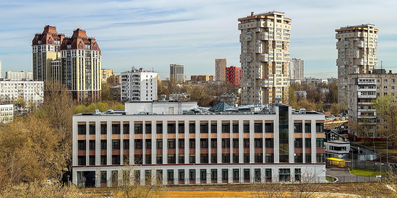 Город передал образовательным организациям четыре корпуса для школ и детских садов в мае