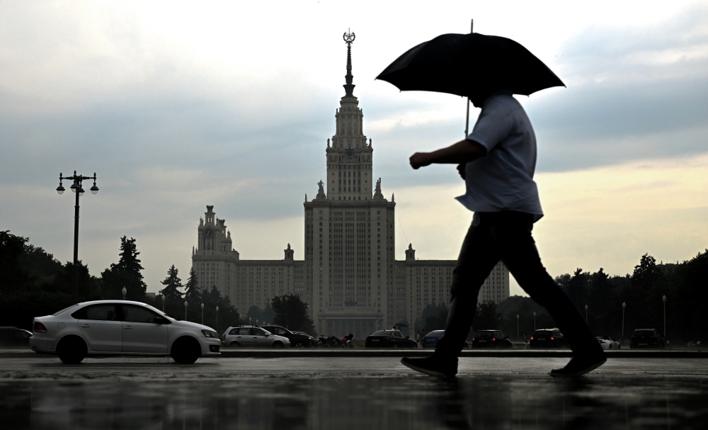 МЧС предупредило москвичей о дожде с грозой до утра 4 июля