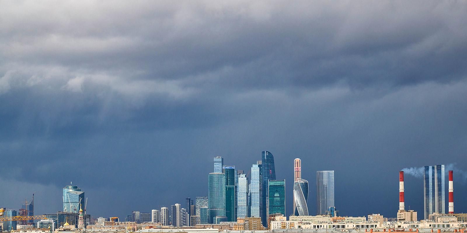 «Желтый» уровень опасности из-за сильного ветра объявлен в Москве на вторник