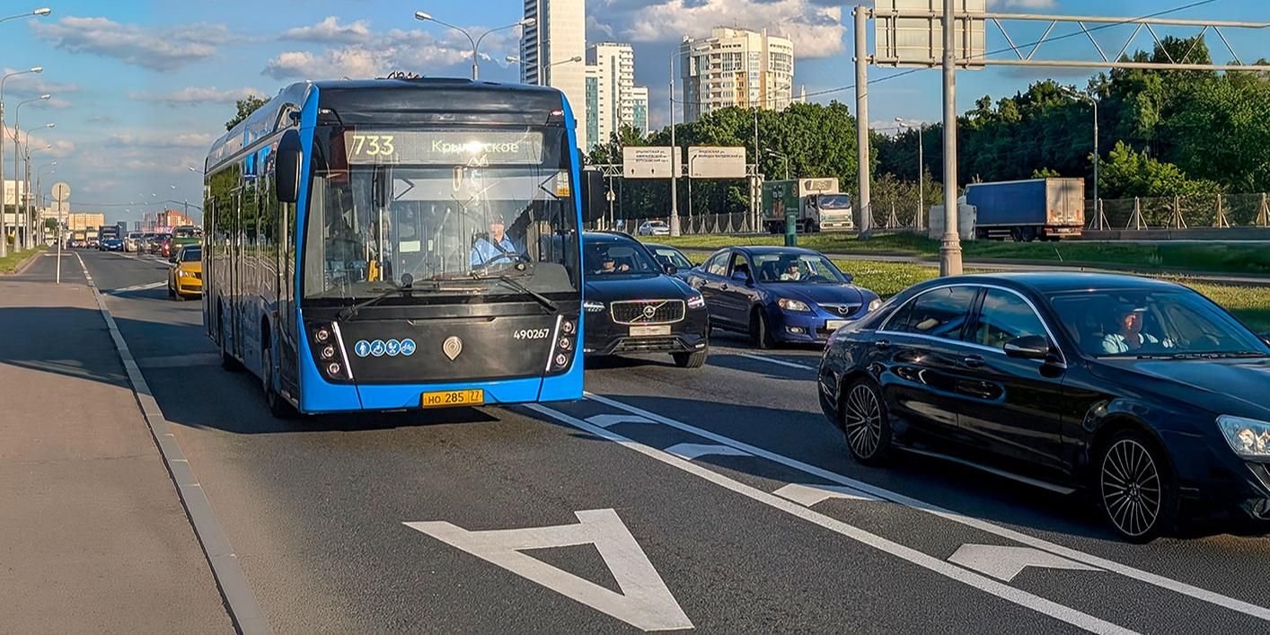 Новую выделенную полосу открыли на дублере Рублевского шоссе