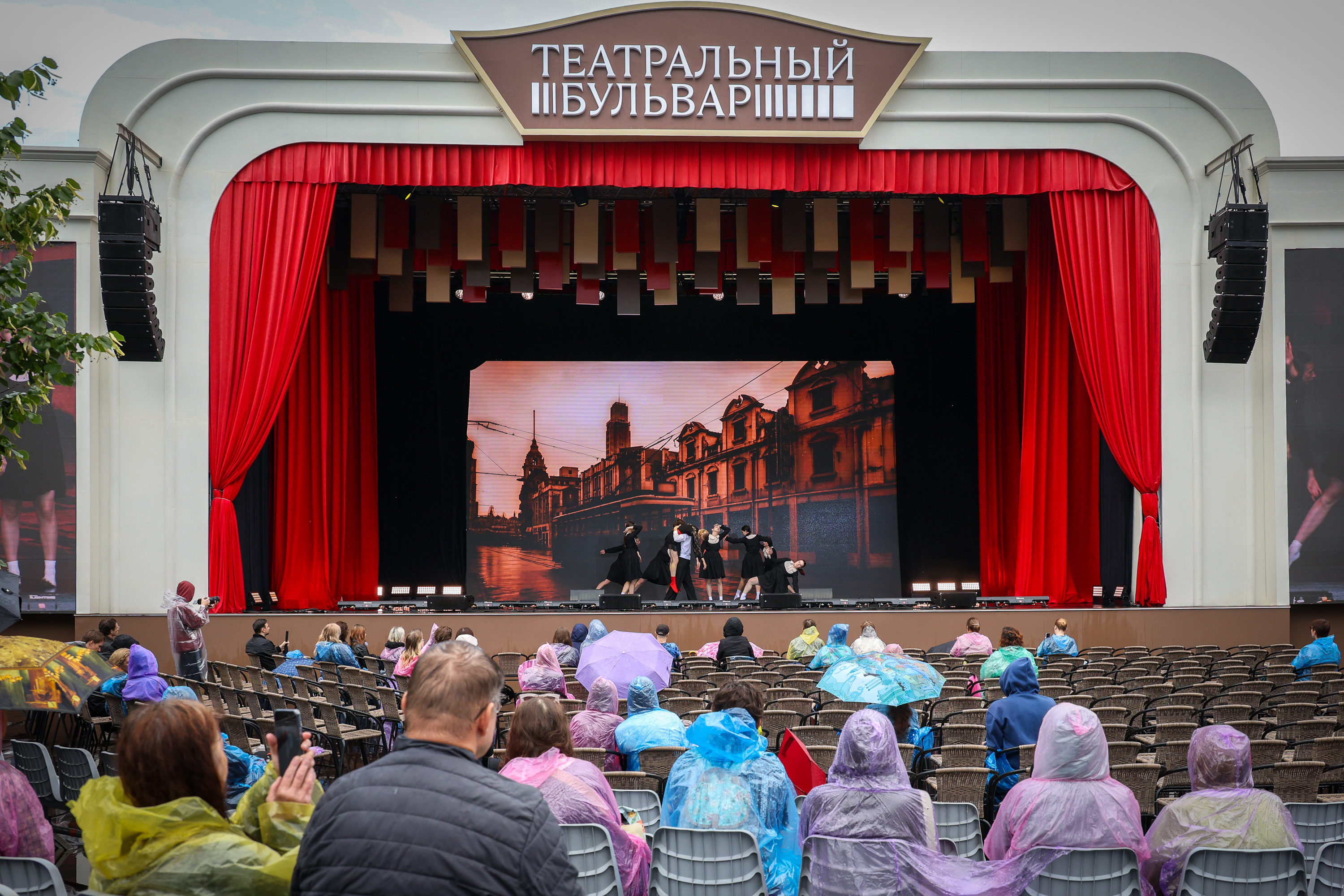 Спектакль «Легкое дыхание» в рамках международного открытого фестиваля «Театральный бульвар»