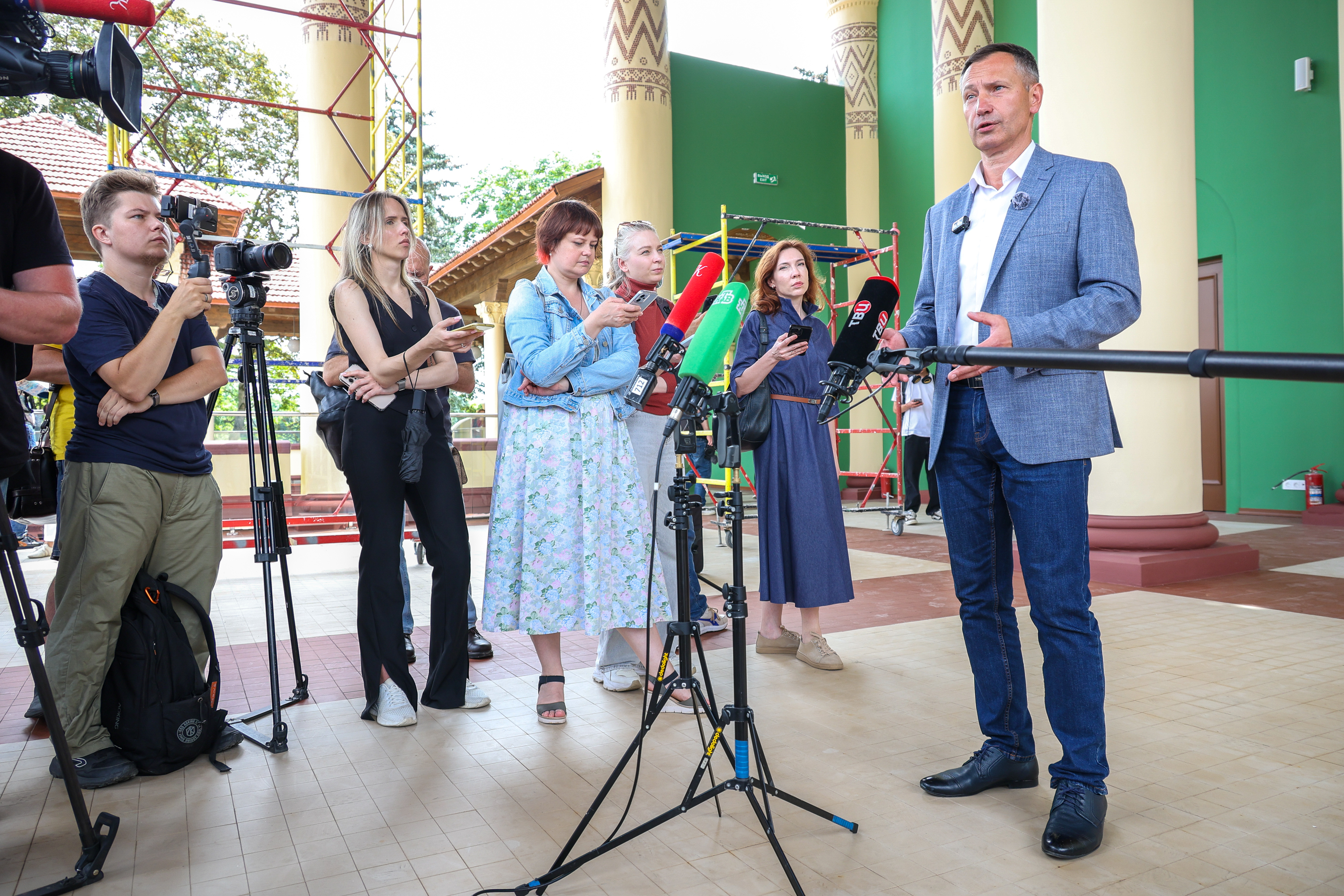 Пресс-тур на тему «О ходе реставрации кафе "Лето" и ресторана "Золотой колос" на ВДНХ»