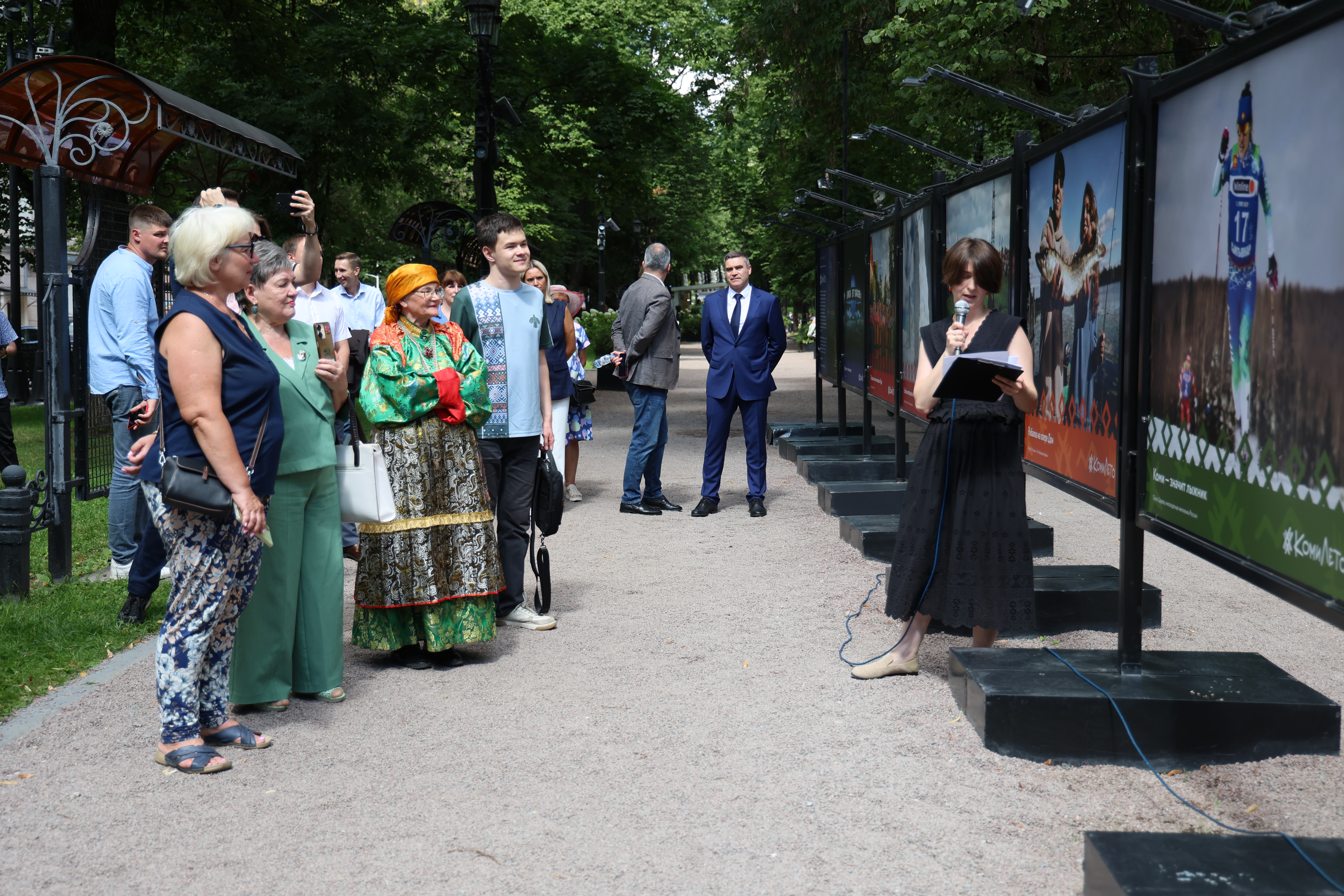 Торжественное открытие фотовыставки, посвященной 105-летию Республики Коми