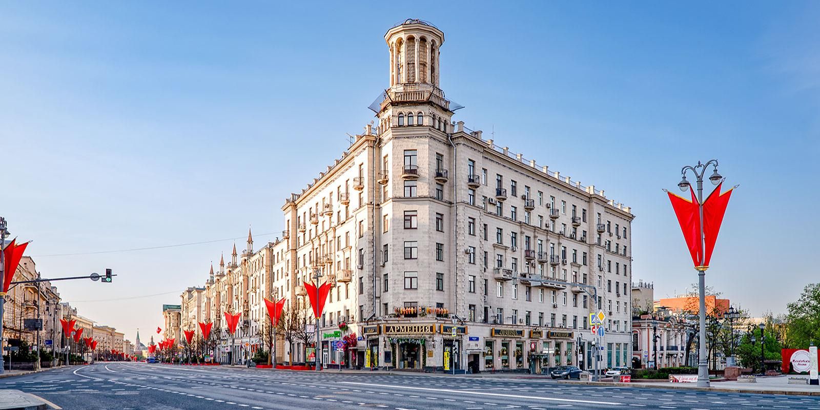 Судьбу скульптуры на доме в центре Москвы определили в «Активном гражданине»