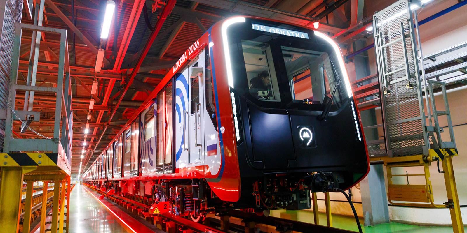 Собянин: Обновление метро Москвы развивает транспортное машиностроение России