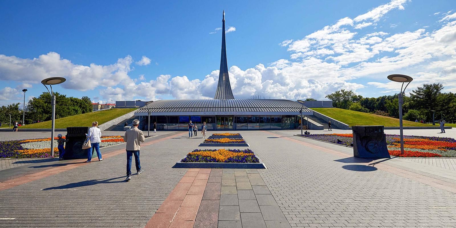 Работы отечественных художников по стеклу второй половины XX века представят в Музее космонавтики