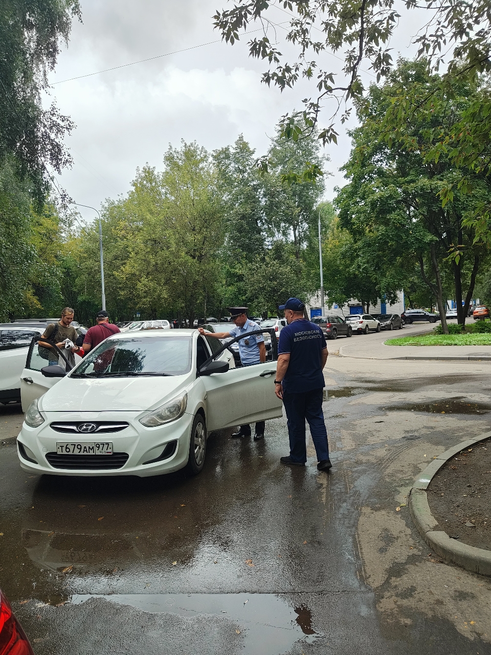 В ТиНАО и в ВАО прошли мероприятия по борьбе с нелегальными такси