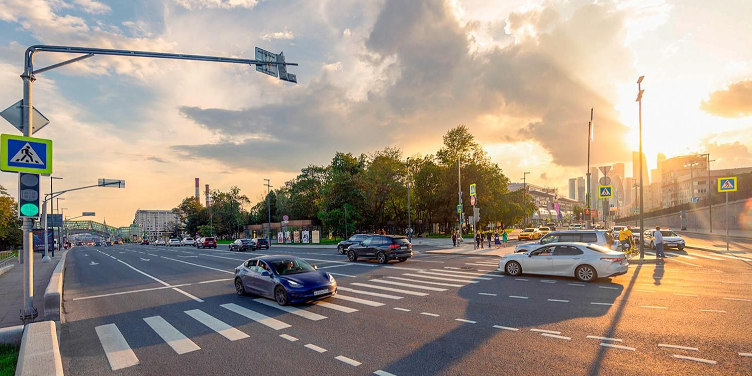 Турбокольцевые перекрестки и двойные развороты: как переразметка московских дорог помогает ускорить движение