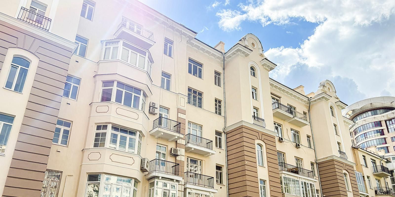На Новом Арбате обновят дом в стиле неоклассики