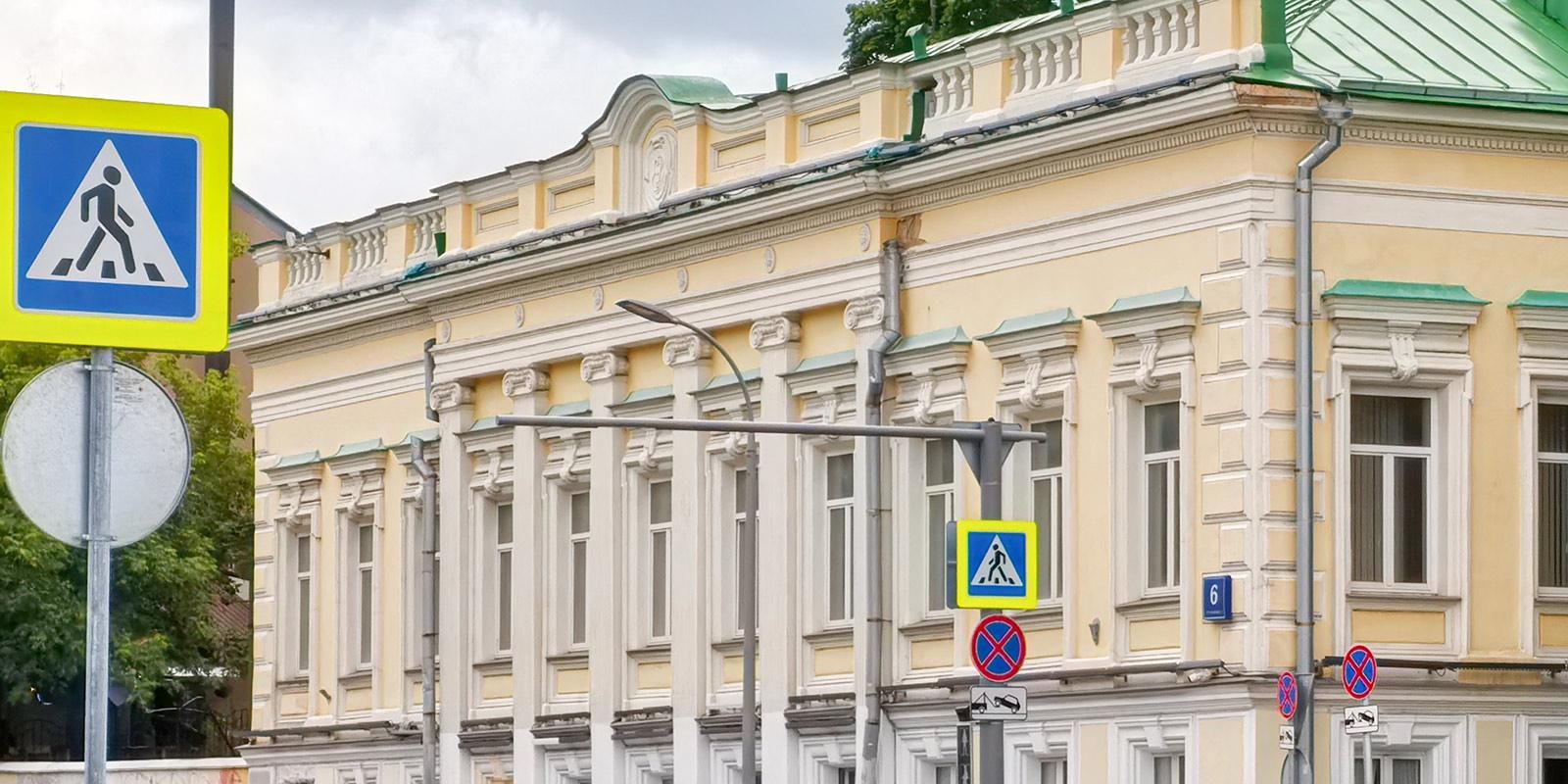 В Москве выставили на торги помещения в городской усадьбе XIX века