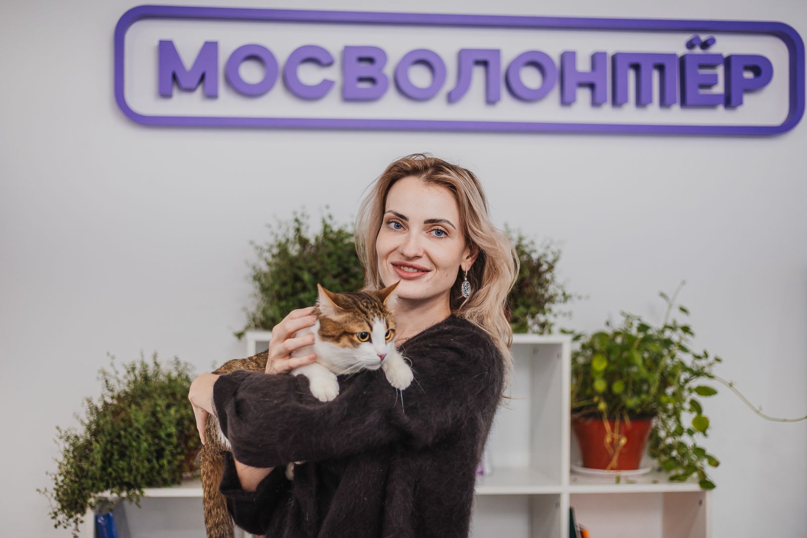 От прогулок до нового дома: как волонтеры Москвы помогают животным в приютах