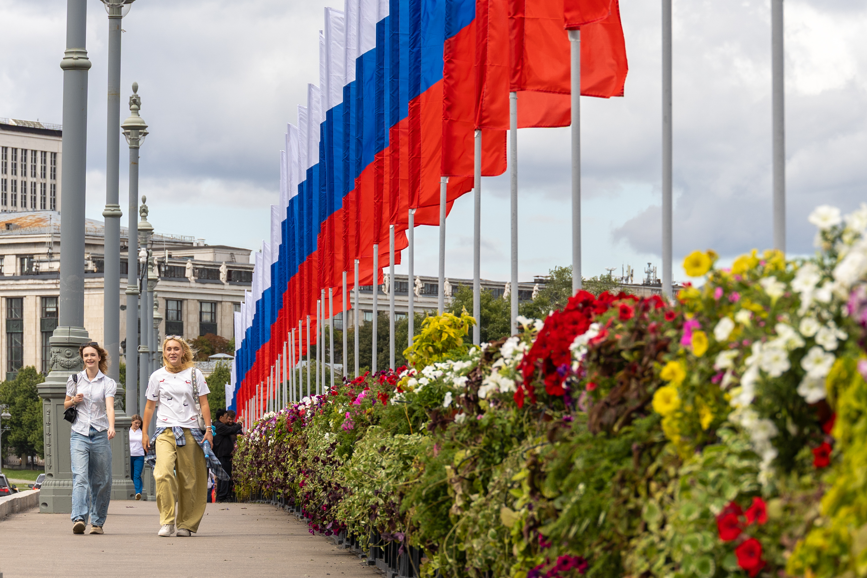 Украшение Москвы ко Дню флага