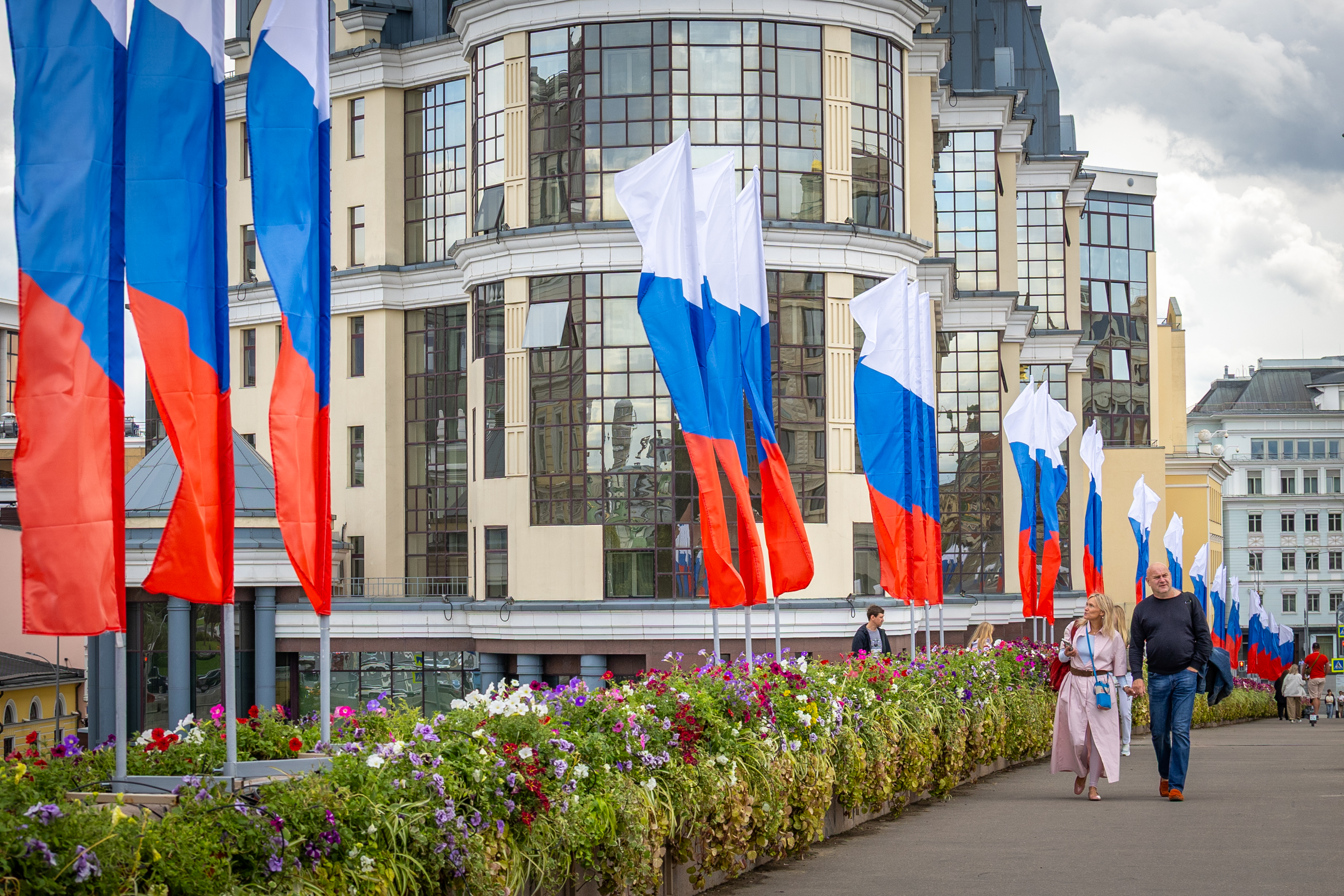 Украшение Москвы ко Дню флага
