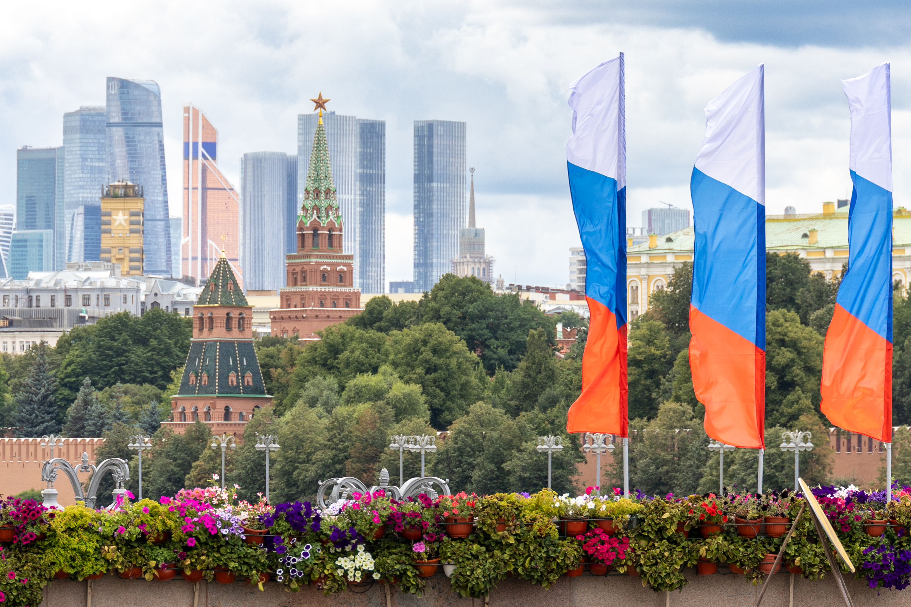 Украшение Москвы ко Дню флага